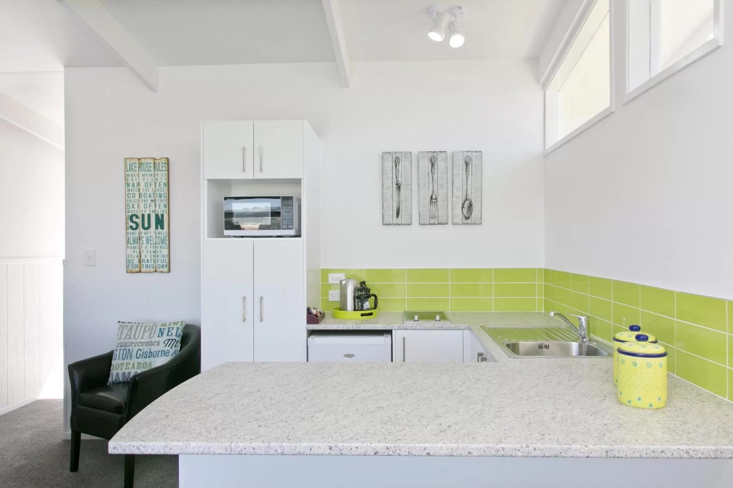 Kitchen or kitchenette, Bed in 52 on Rifle Motel