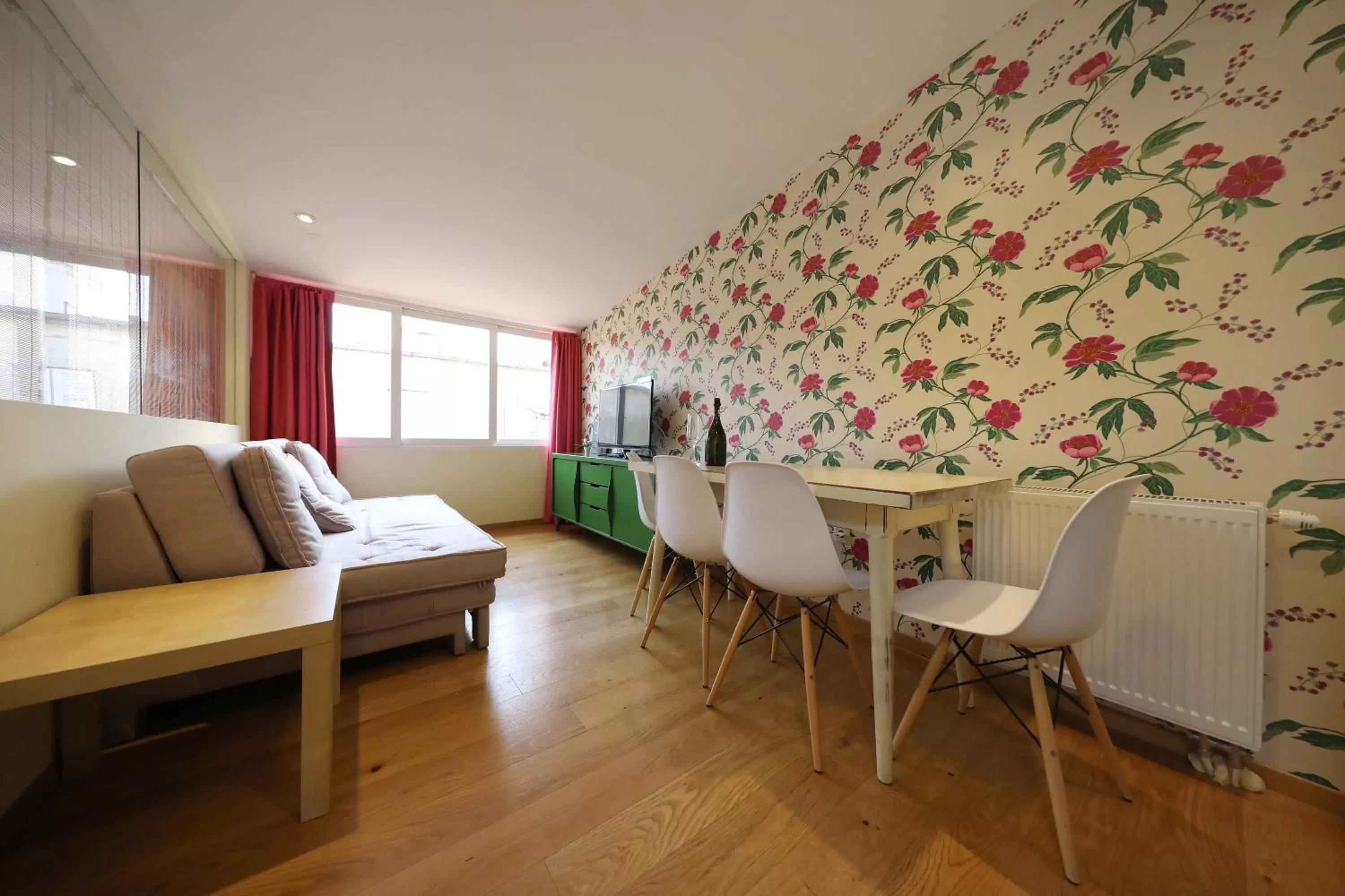 TV and multimedia in Central Apartments Integrated Hotel