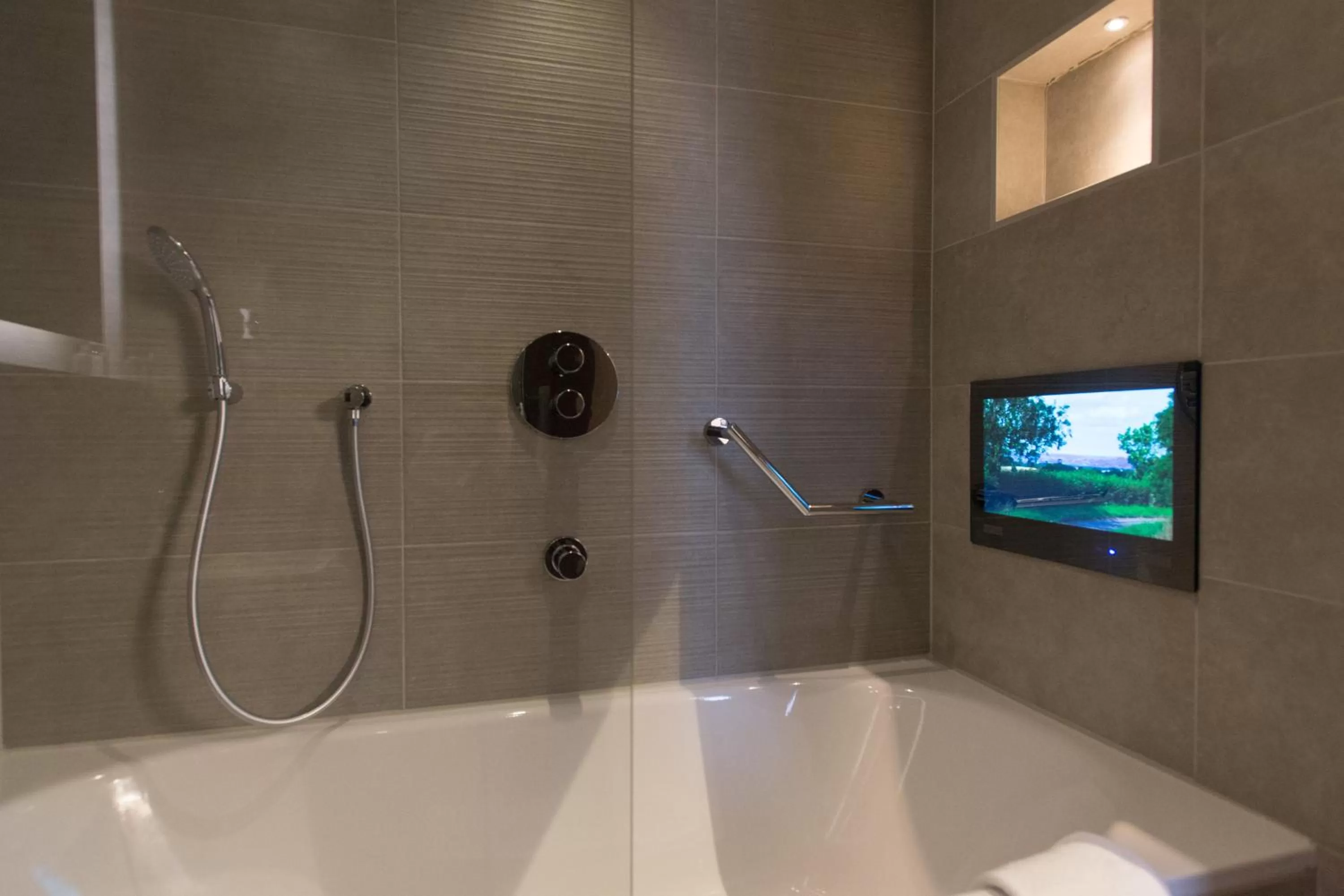 Bathroom in The Kings Head Hotel