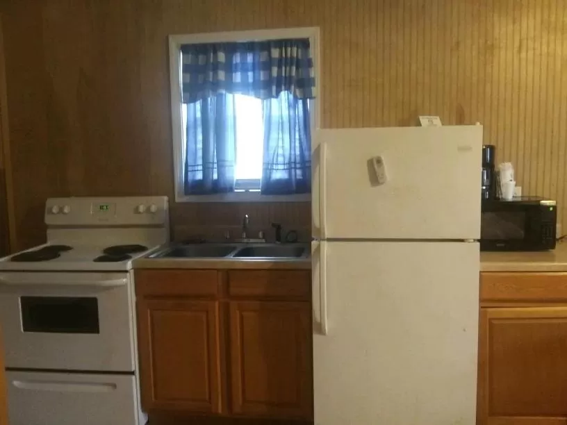 Kitchen/Kitchenette in Whispering Creek Lodging & RV Resort