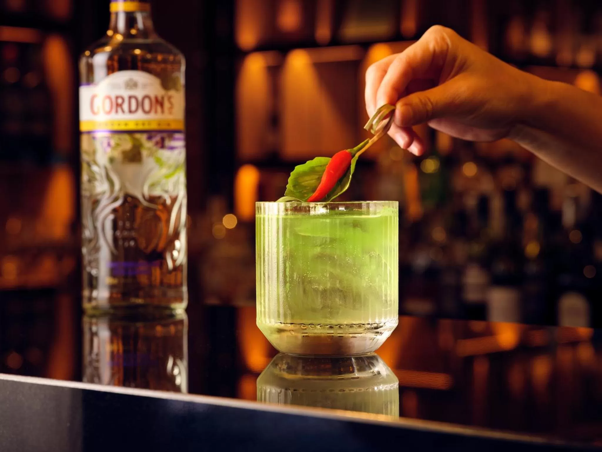 Lounge or bar in Holiday Inn Singapore Atrium by IHG