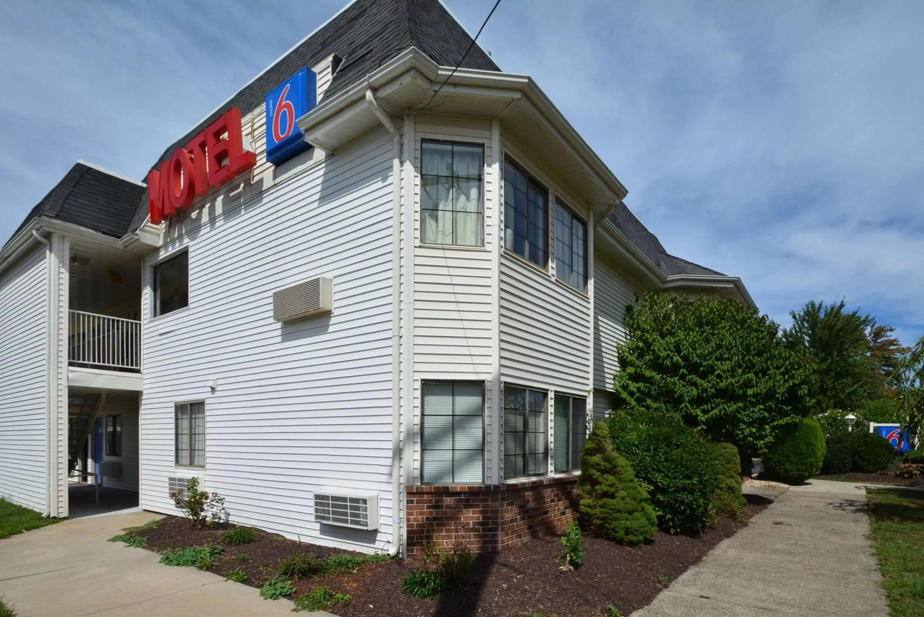 Property building in Motel 6-Wethersfield, CT - Hartford