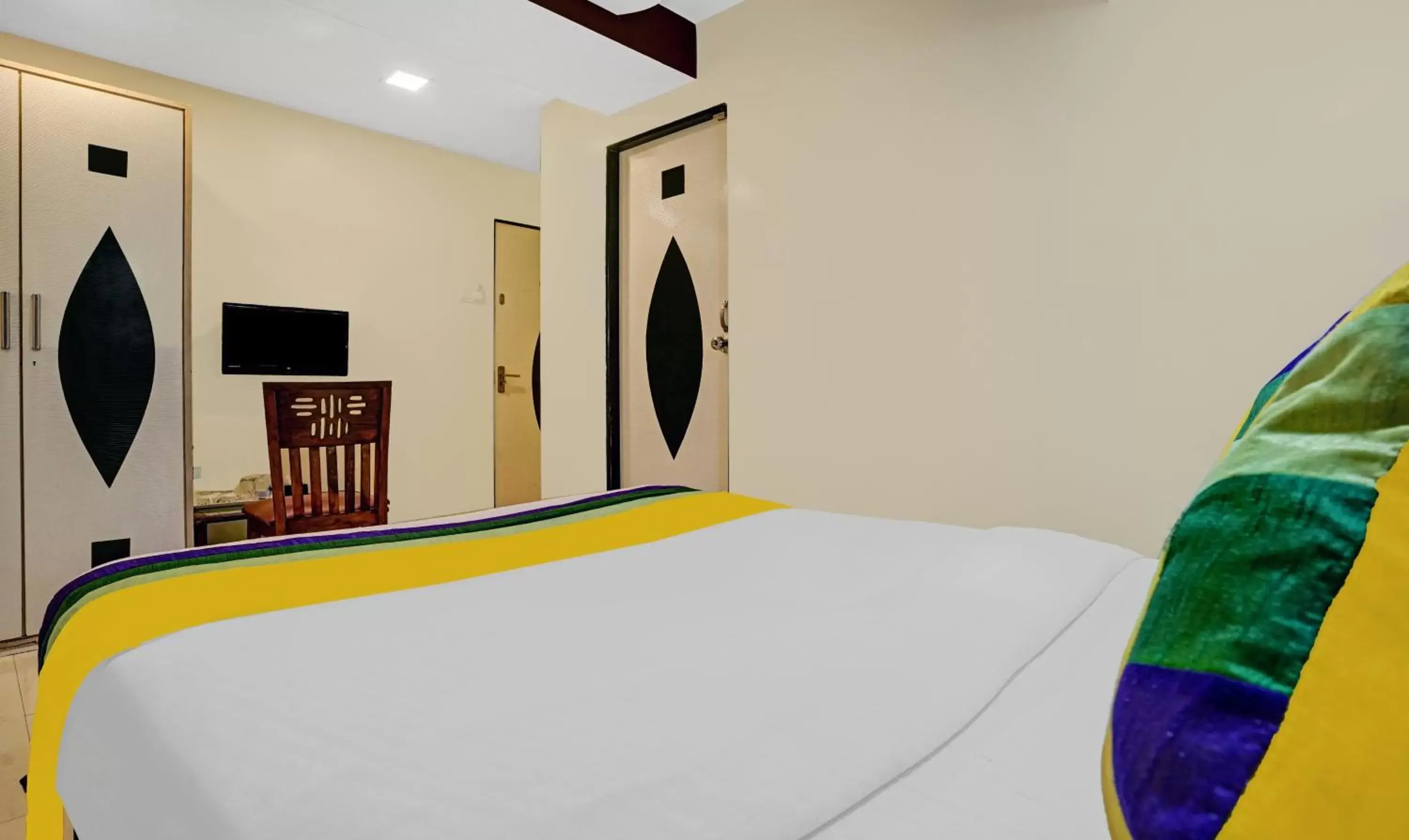 Double Room in FabHotel Amber Corp Inn Double Room in FabHotel Amber Corp Inn