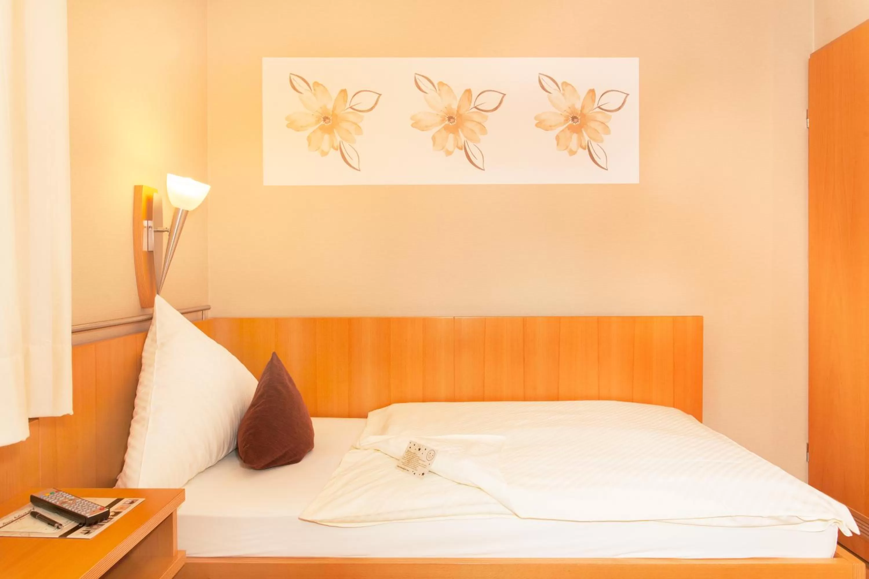 Photo of the whole room, Bed in Moselhaus Weiskopf