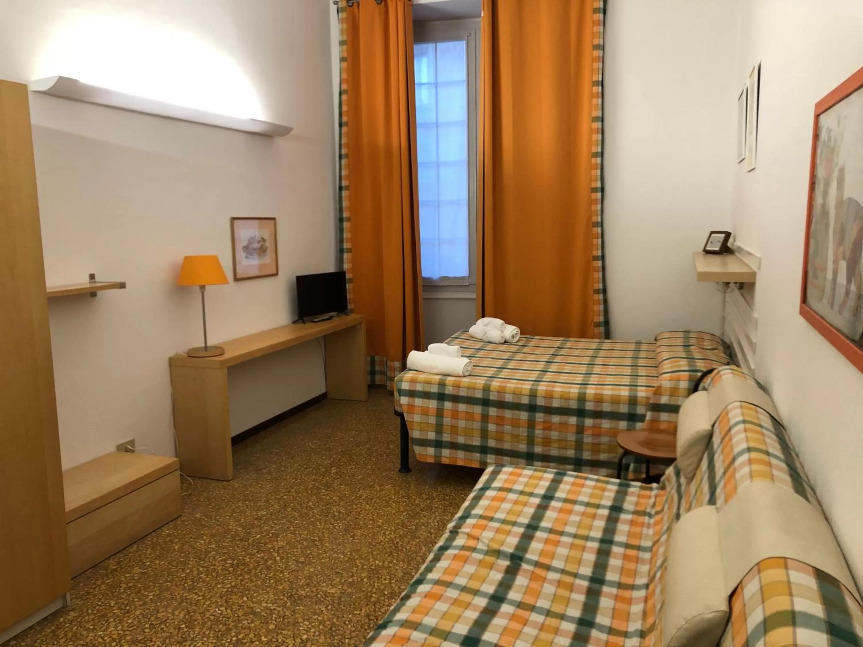 Bed in Hotel Cairoli