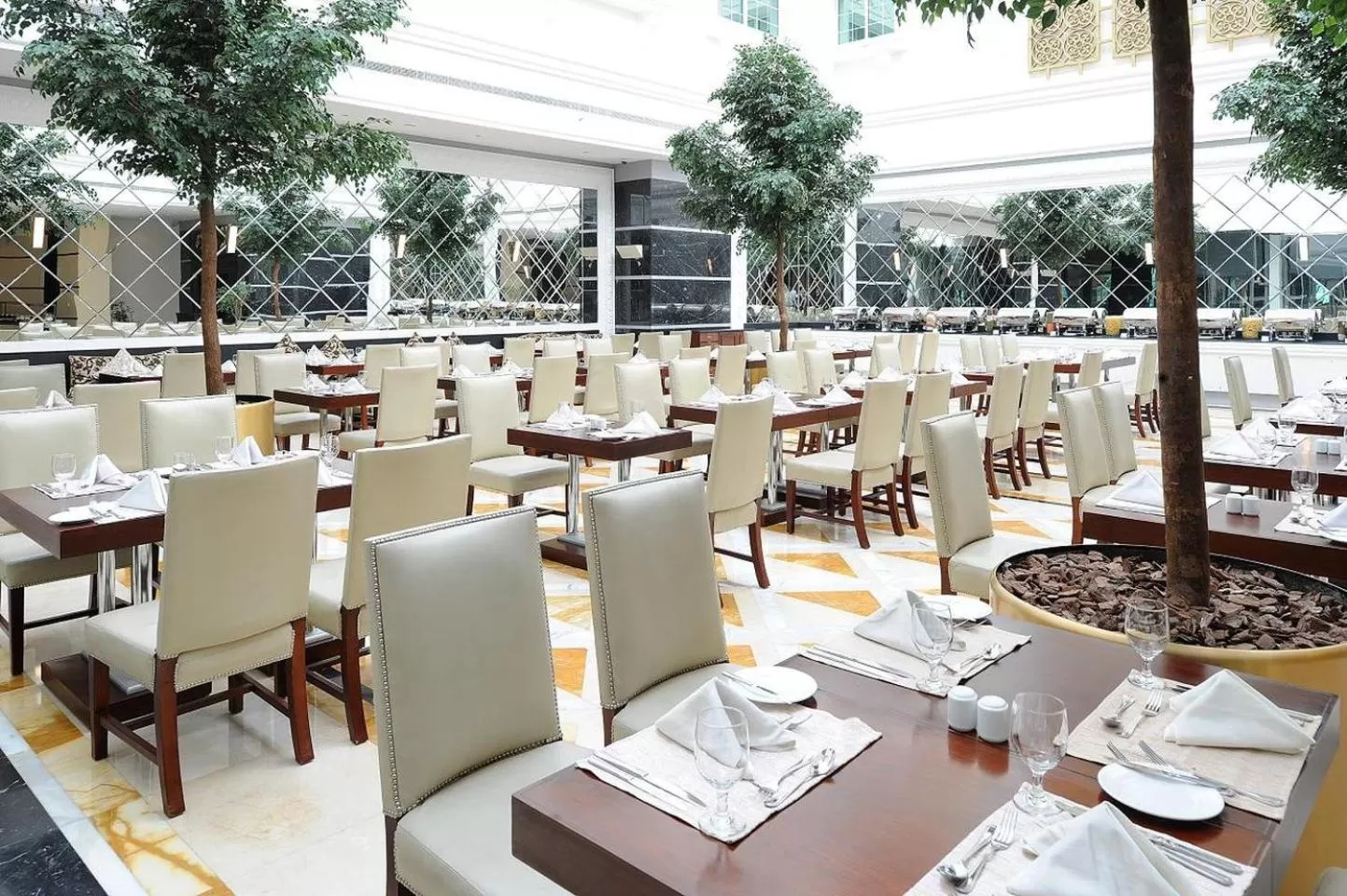 Restaurant/places to eat in Sunday Hotel Holiday international Dubai