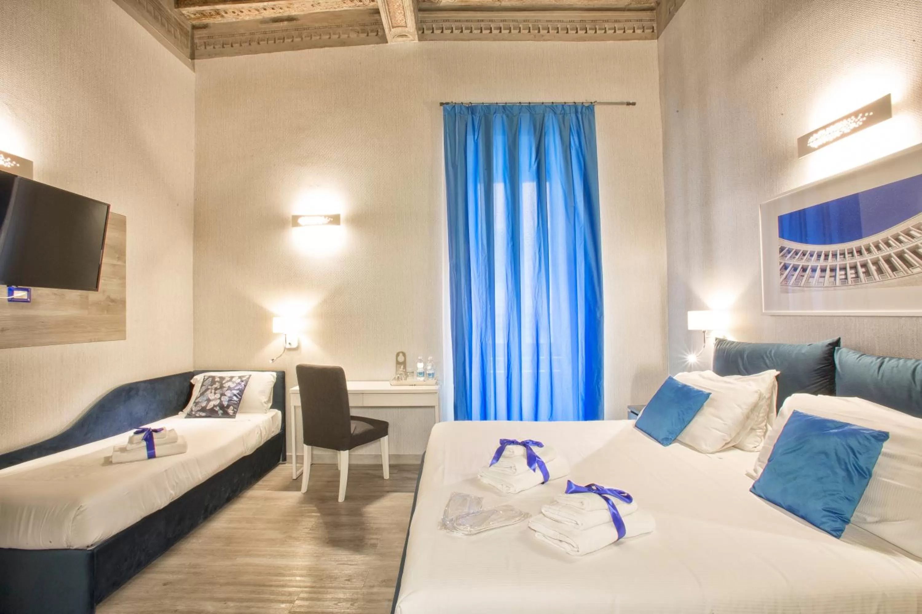 Bedroom, Bed in History Suite