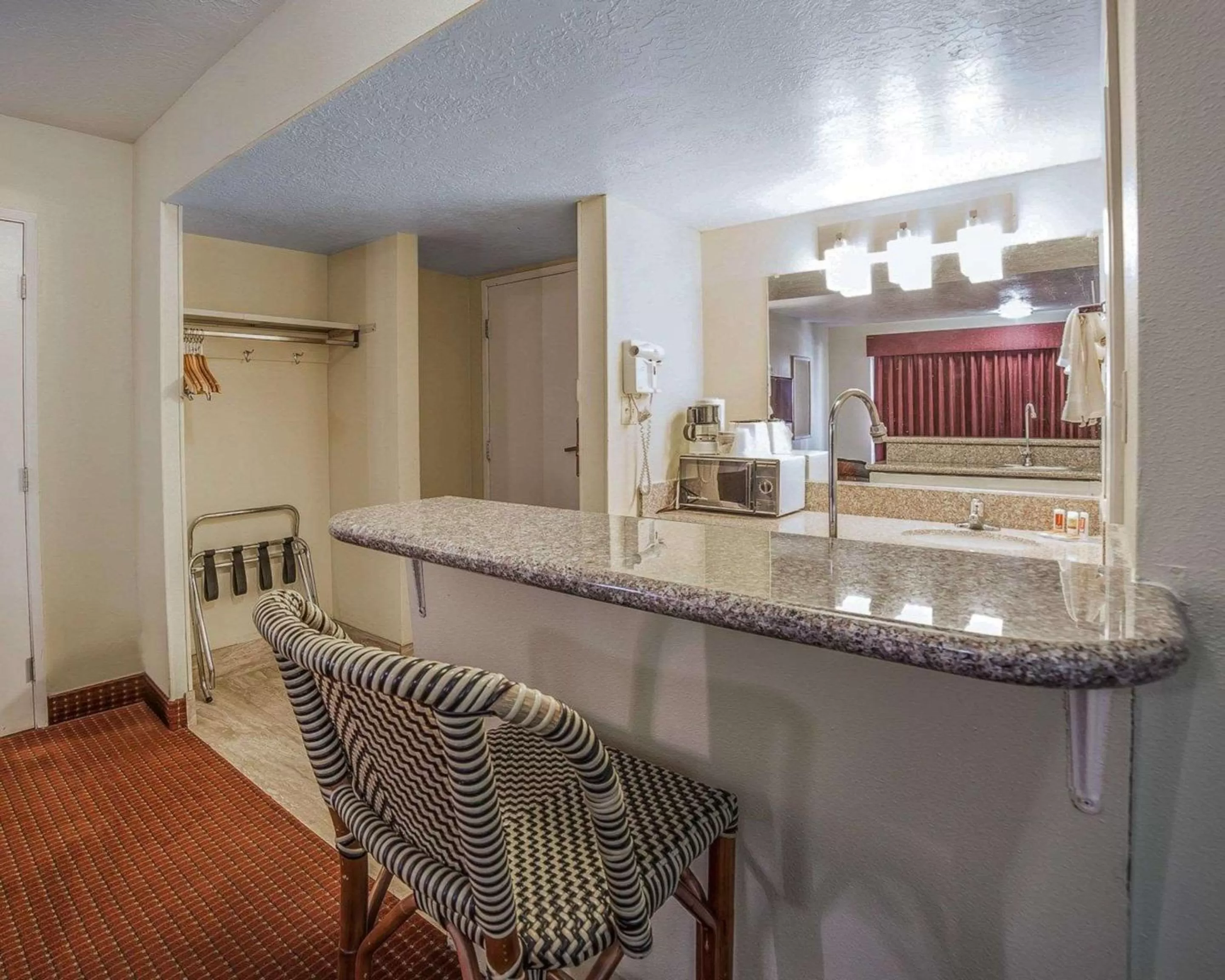 Photo of the whole room in Econo Lodge St George North - Near Pioneer Park