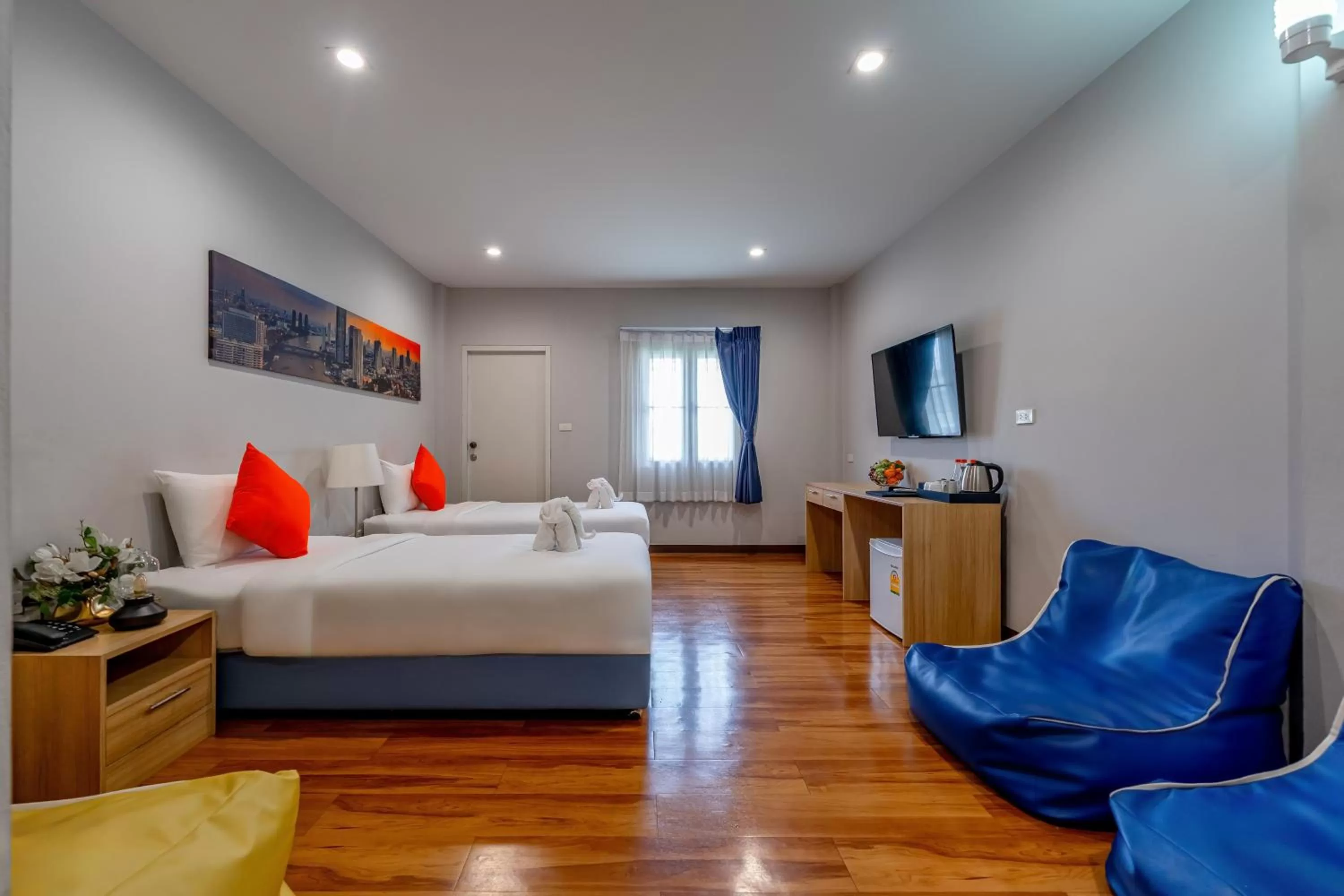 Bed in 7 Days Premium Hotel at Icon Siam Station - No Parking