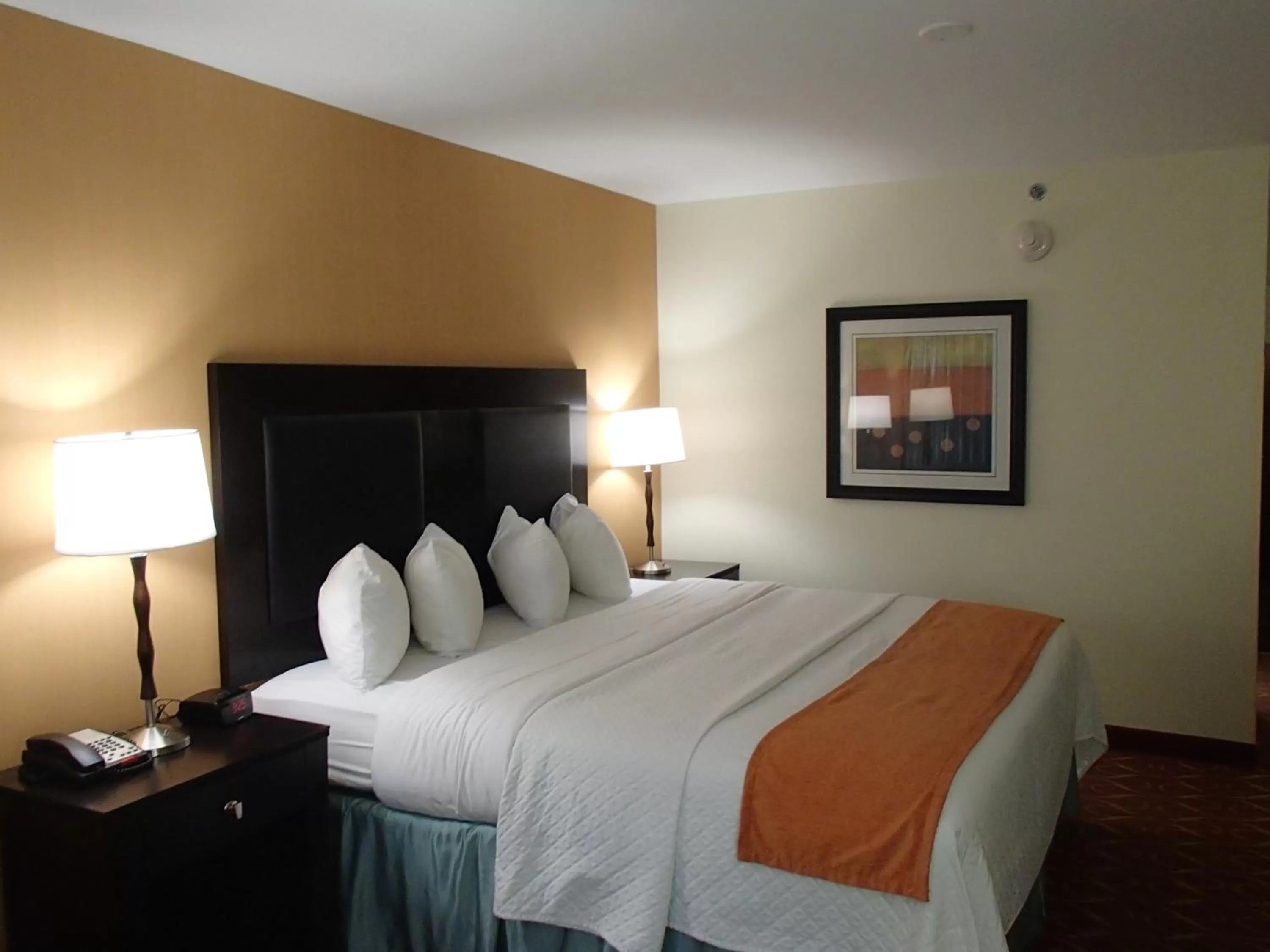 Bed in Lux Hotel & Spa, Trademark Collection by Wyndham