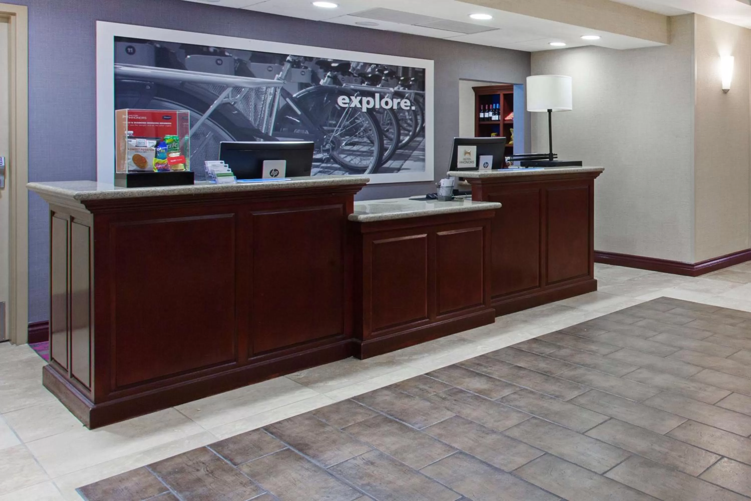 Lobby or reception in Hampton Inn & Suites Oakland Airport-Alameda