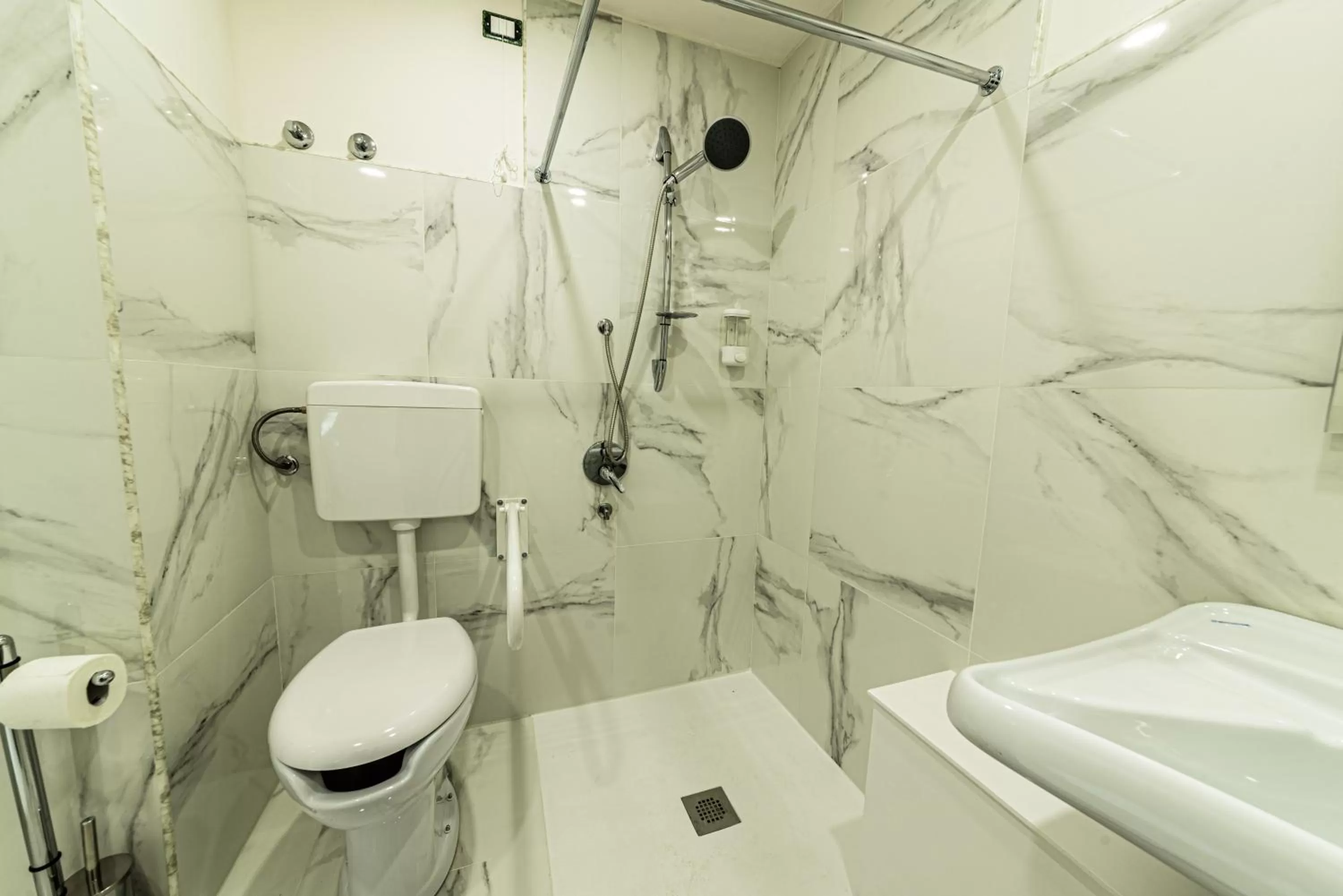 Bathroom in Corleone GUESTHOUSE