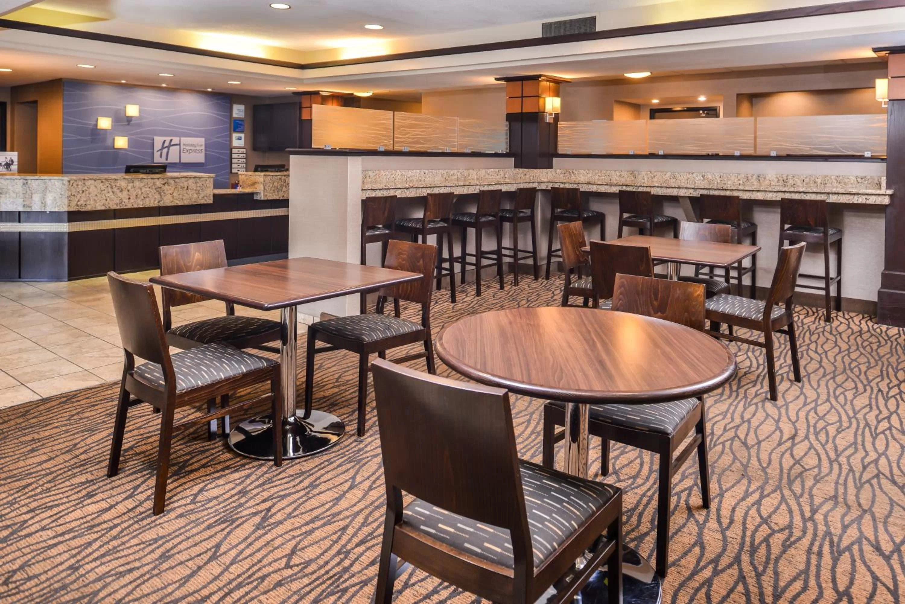 Breakfast in Holiday Inn Express & Suites Topeka West I-70 Wanamaker by IHG