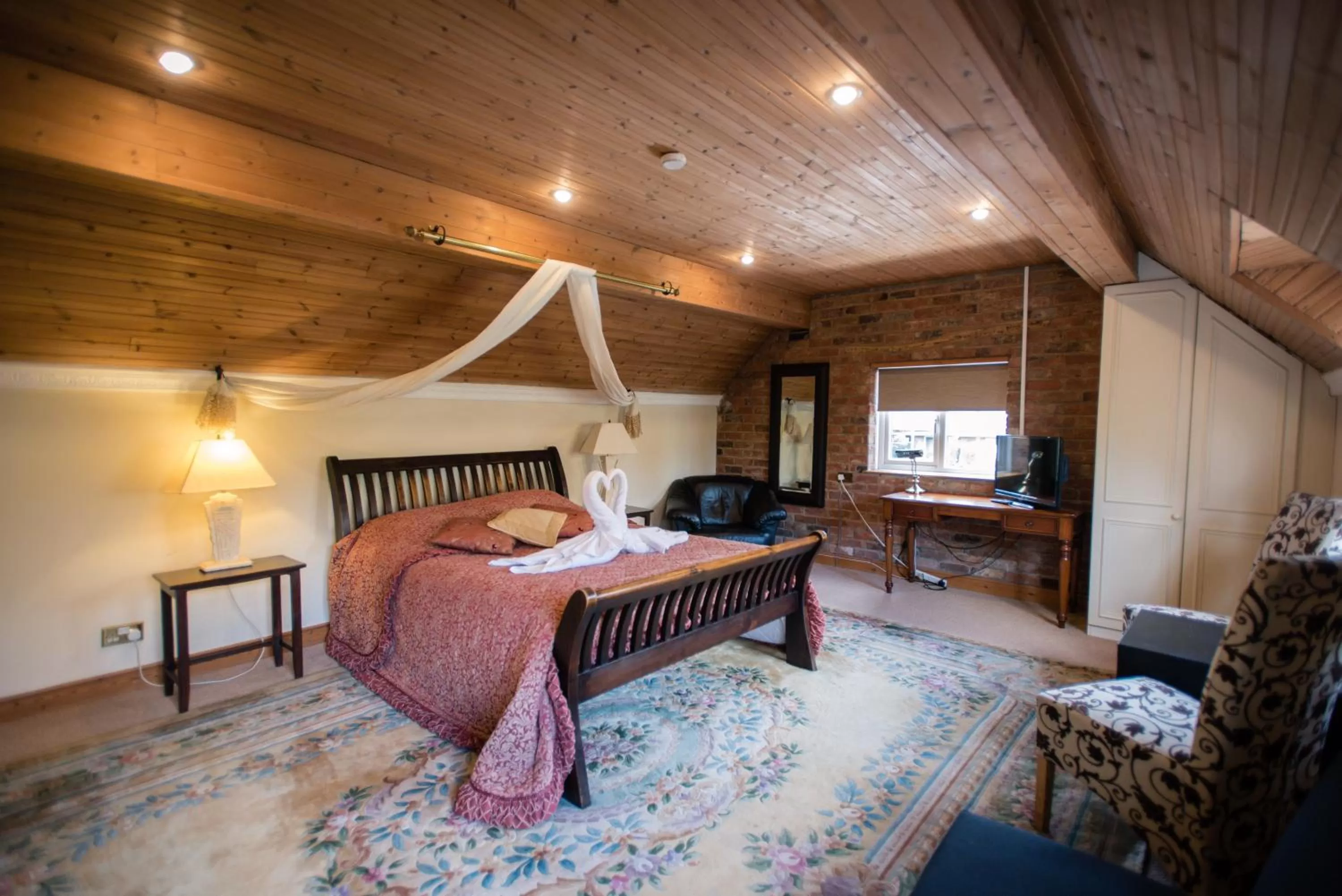 Bed in The Royal Arms Bed & Breakfast