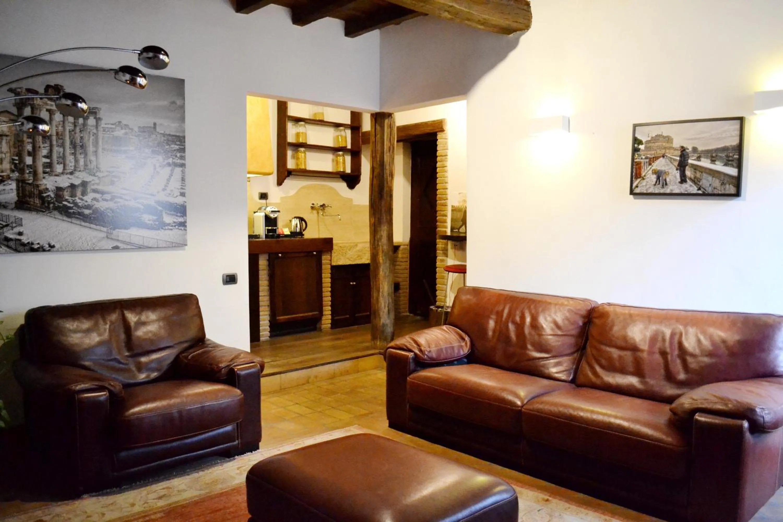 Communal lounge/ TV room in Luxury Trastevere