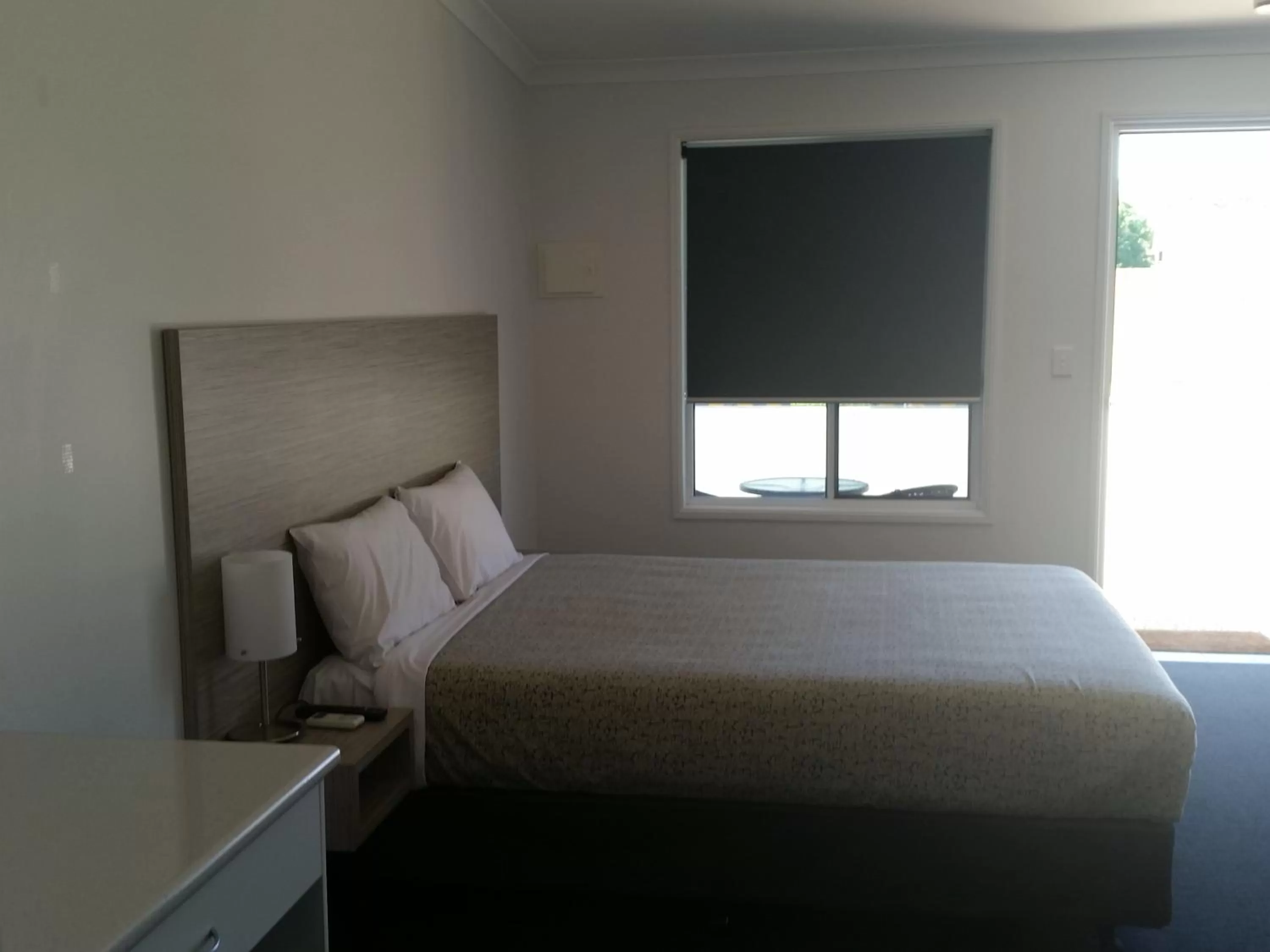 Queen Room - Disability Access in Emerald Park Motel