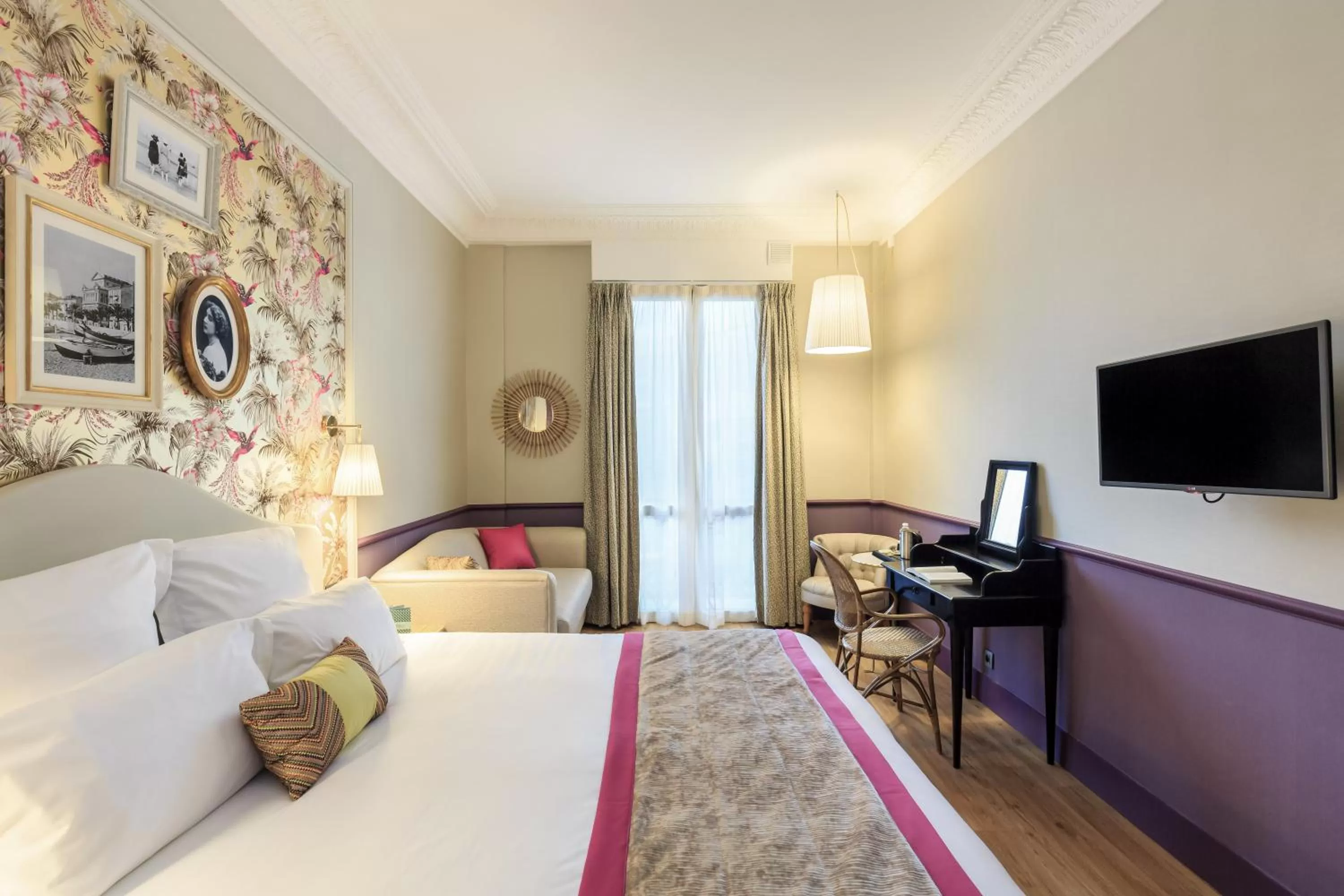 Photo of the whole room, Bed in Villa Otero by Happyculture