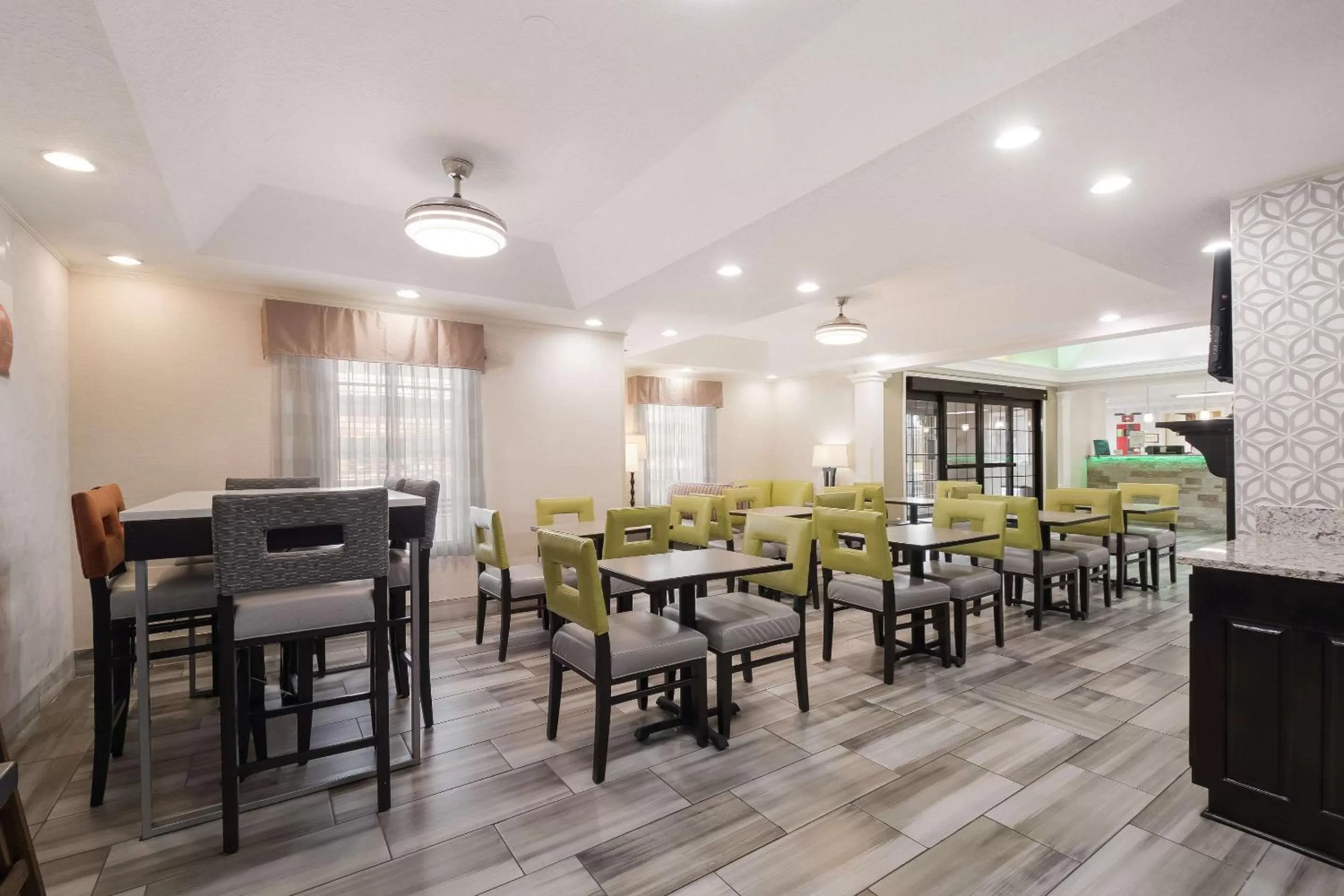 Restaurant/places to eat in Quality Inn Alcoa Knoxville