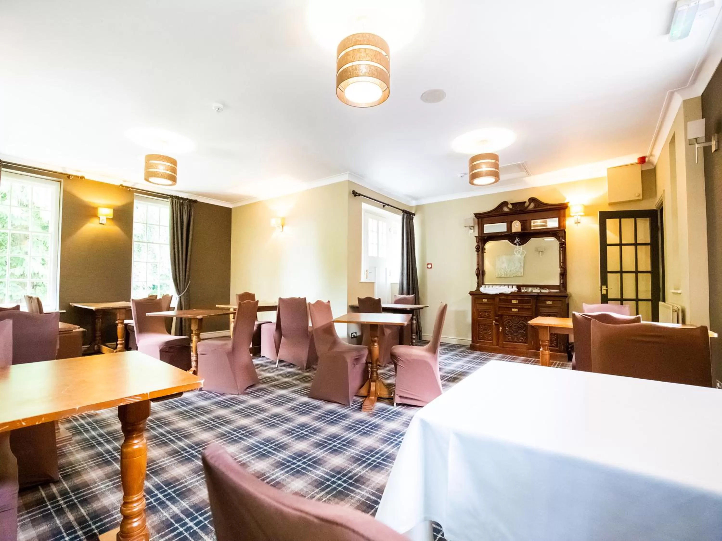 Lounge or bar in The Gables Hotel