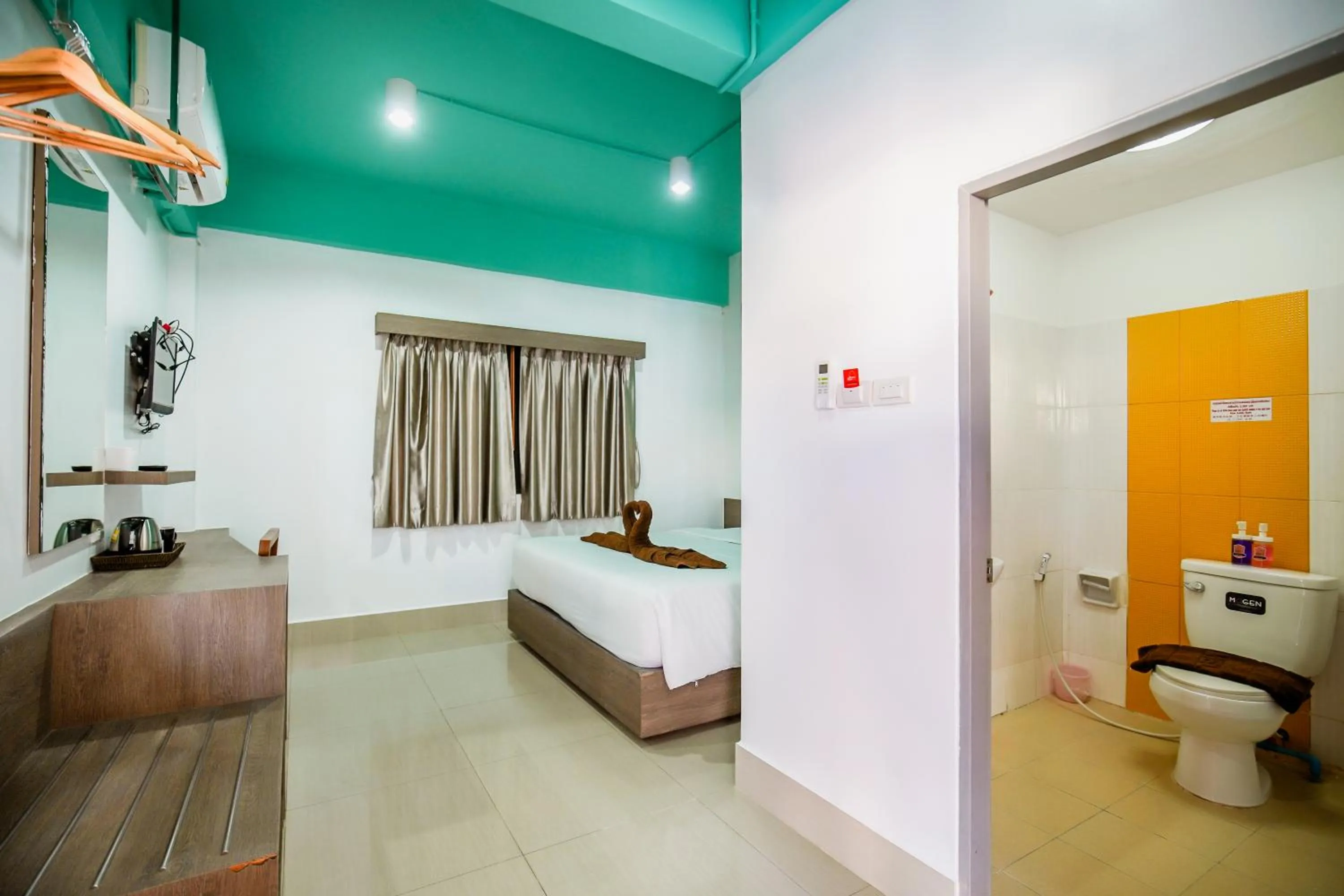 Photo of the whole room in Khaleej Mass Hotel Patong