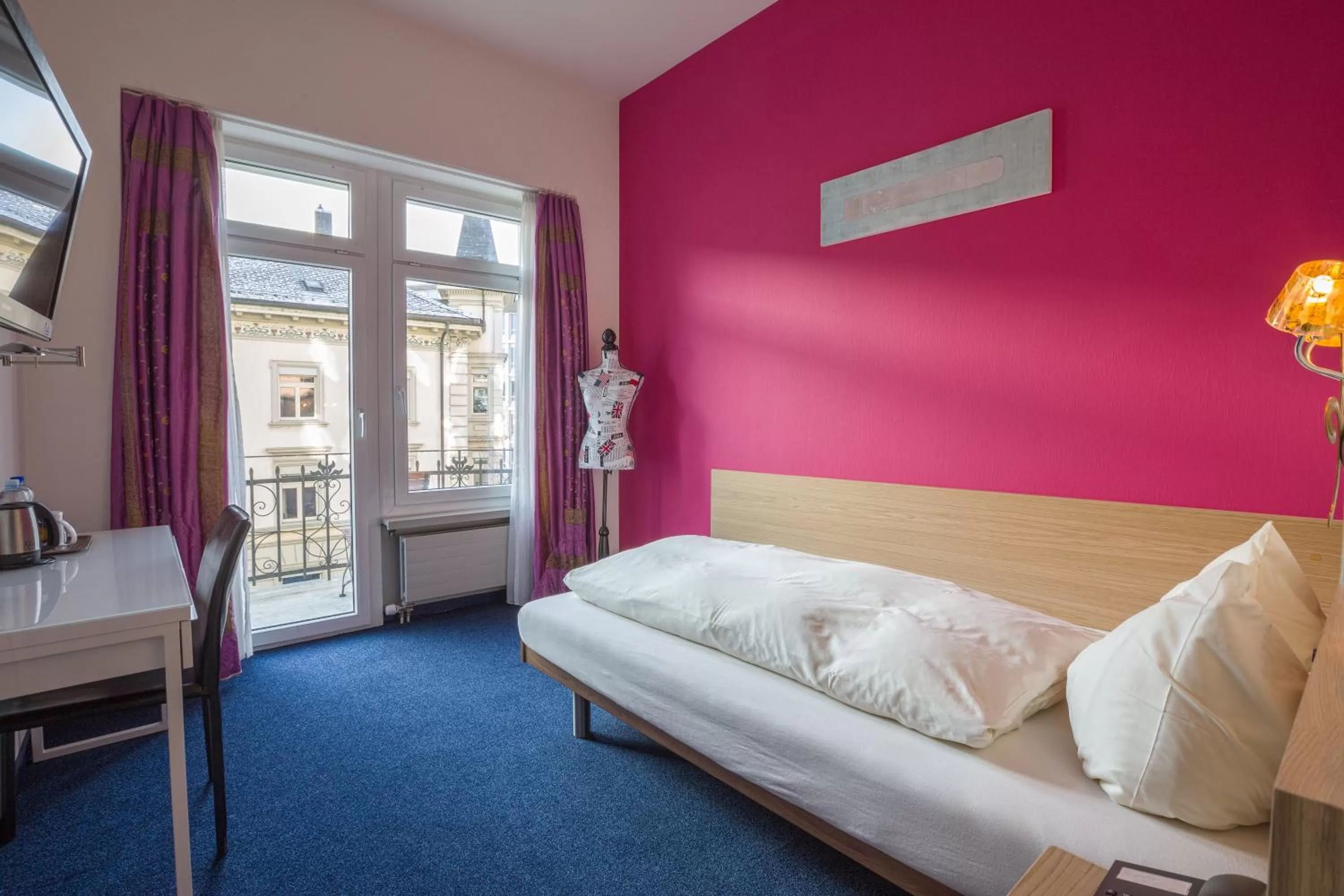 Photo of the whole room, Bed in Hotel Ambassador