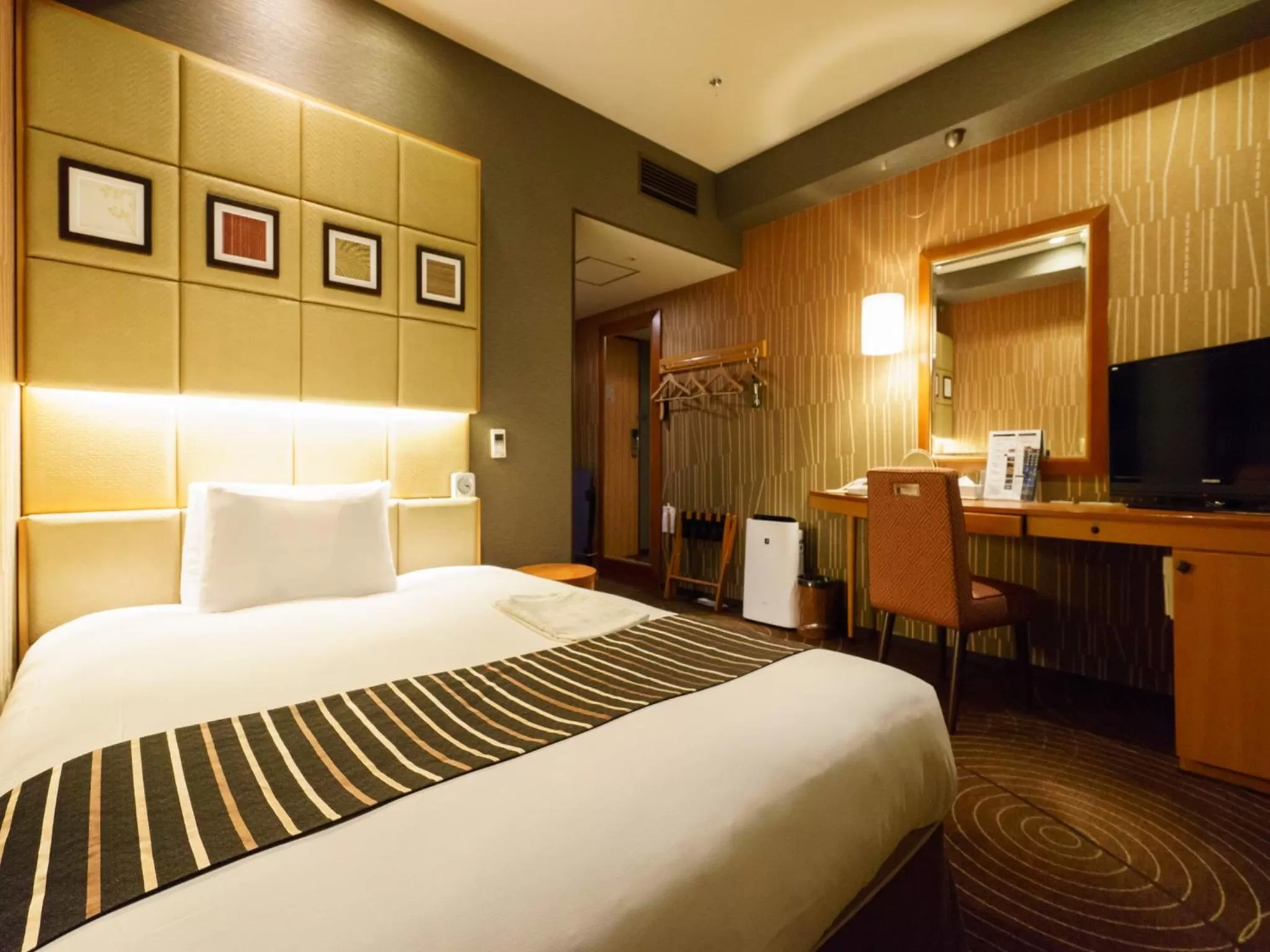 Bed in Sotetsu Fresa Inn Higashi Shinjuku