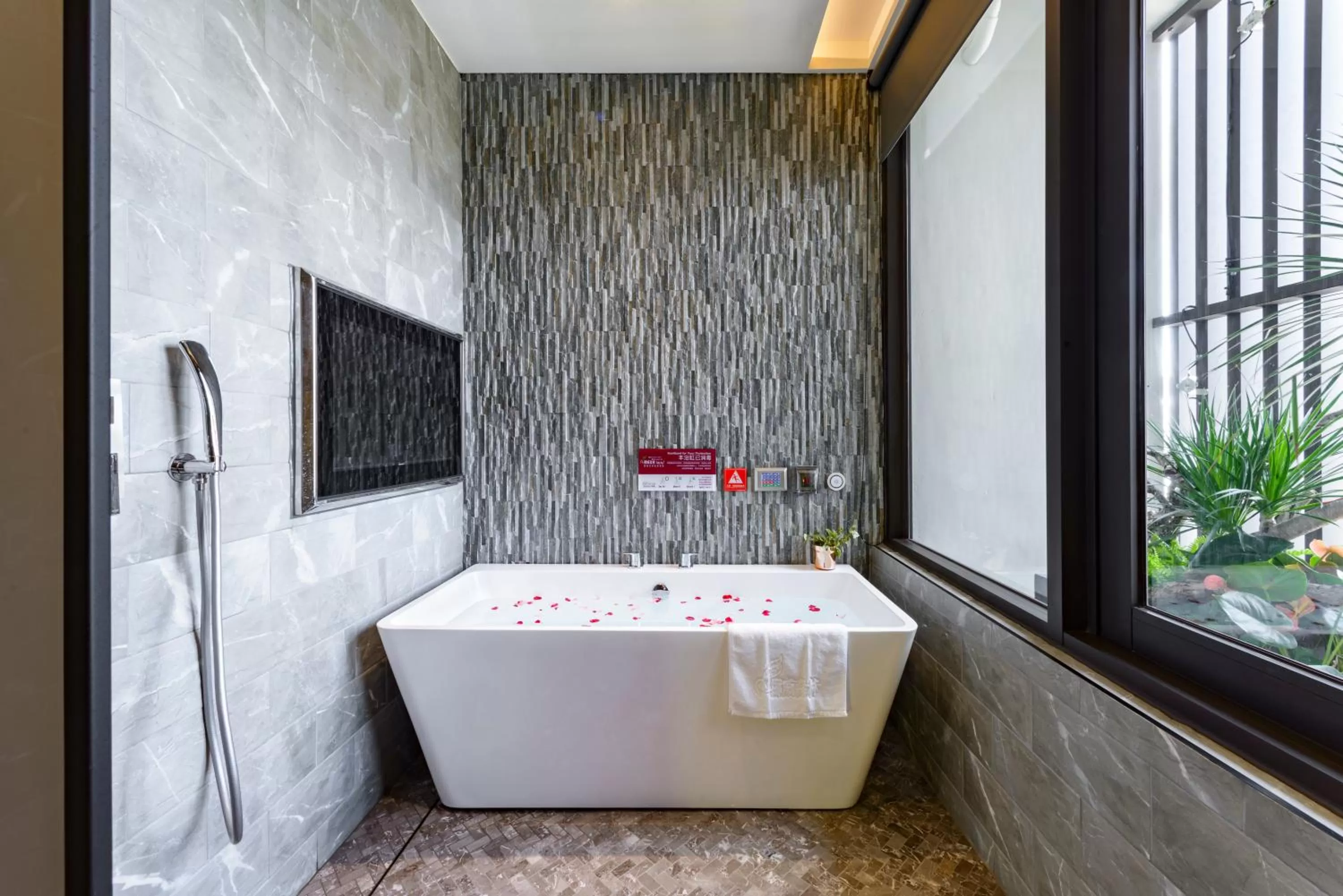 Bathroom in Norway Forest Motel - Wen Chuang Branch