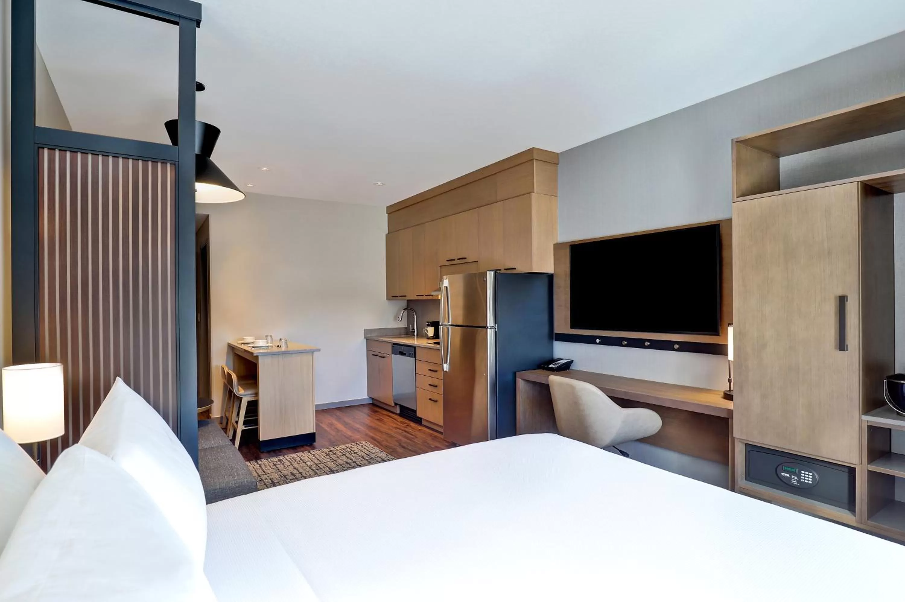 Kitchen or kitchenette, Bed in Hyatt Place Prince George