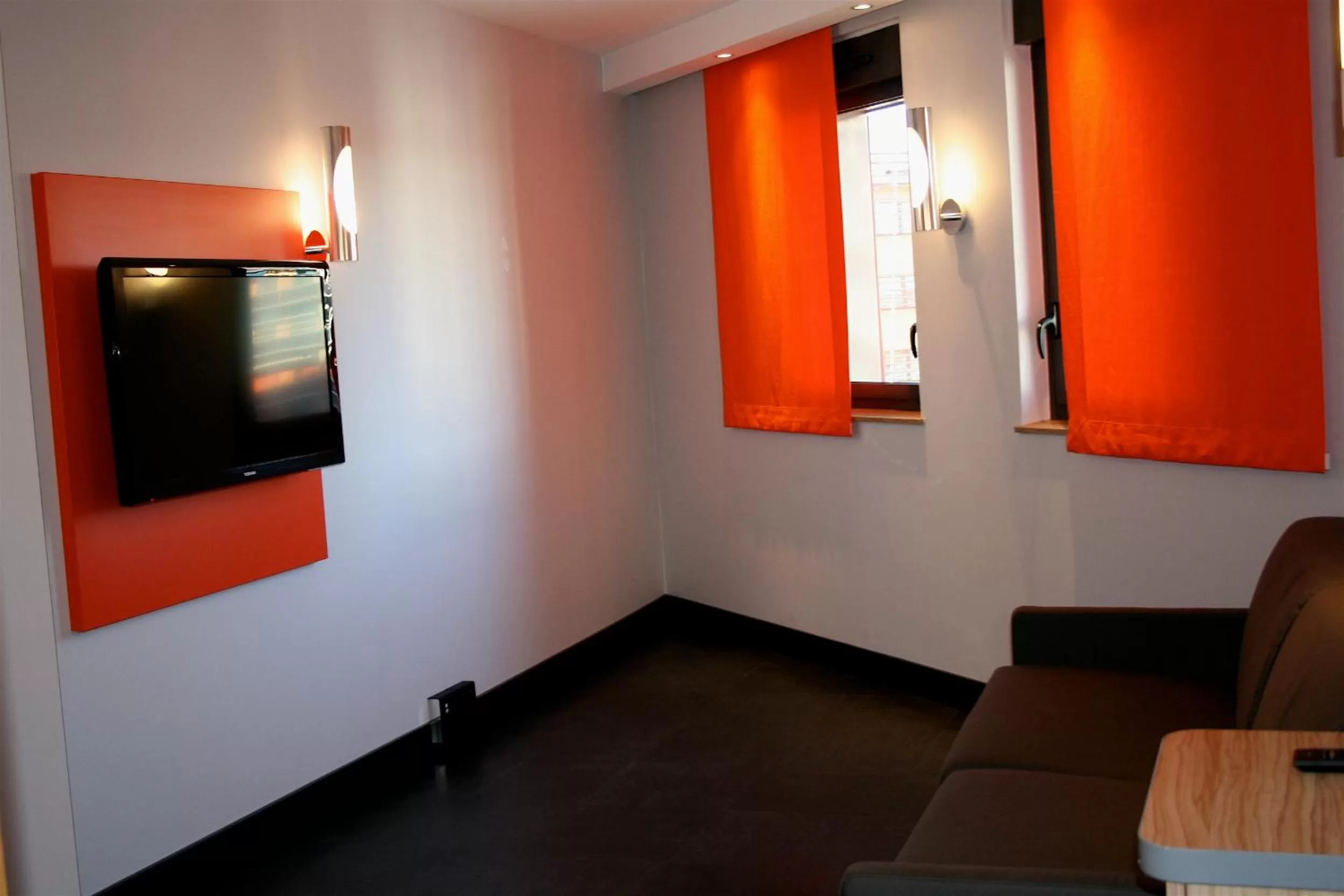 TV and multimedia in ibis Styles Romans-Valence Gare TGV