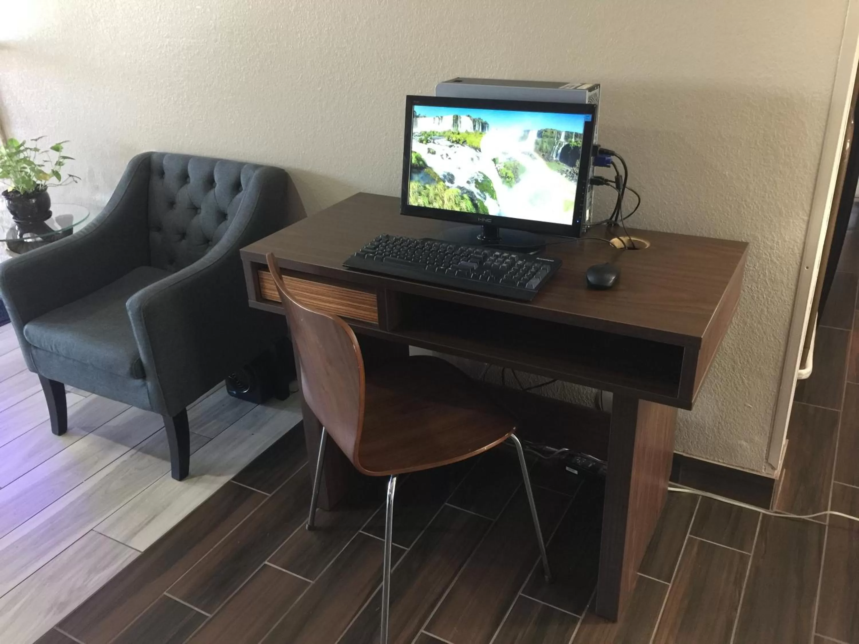 Super 8 by Wyndham Mayfield