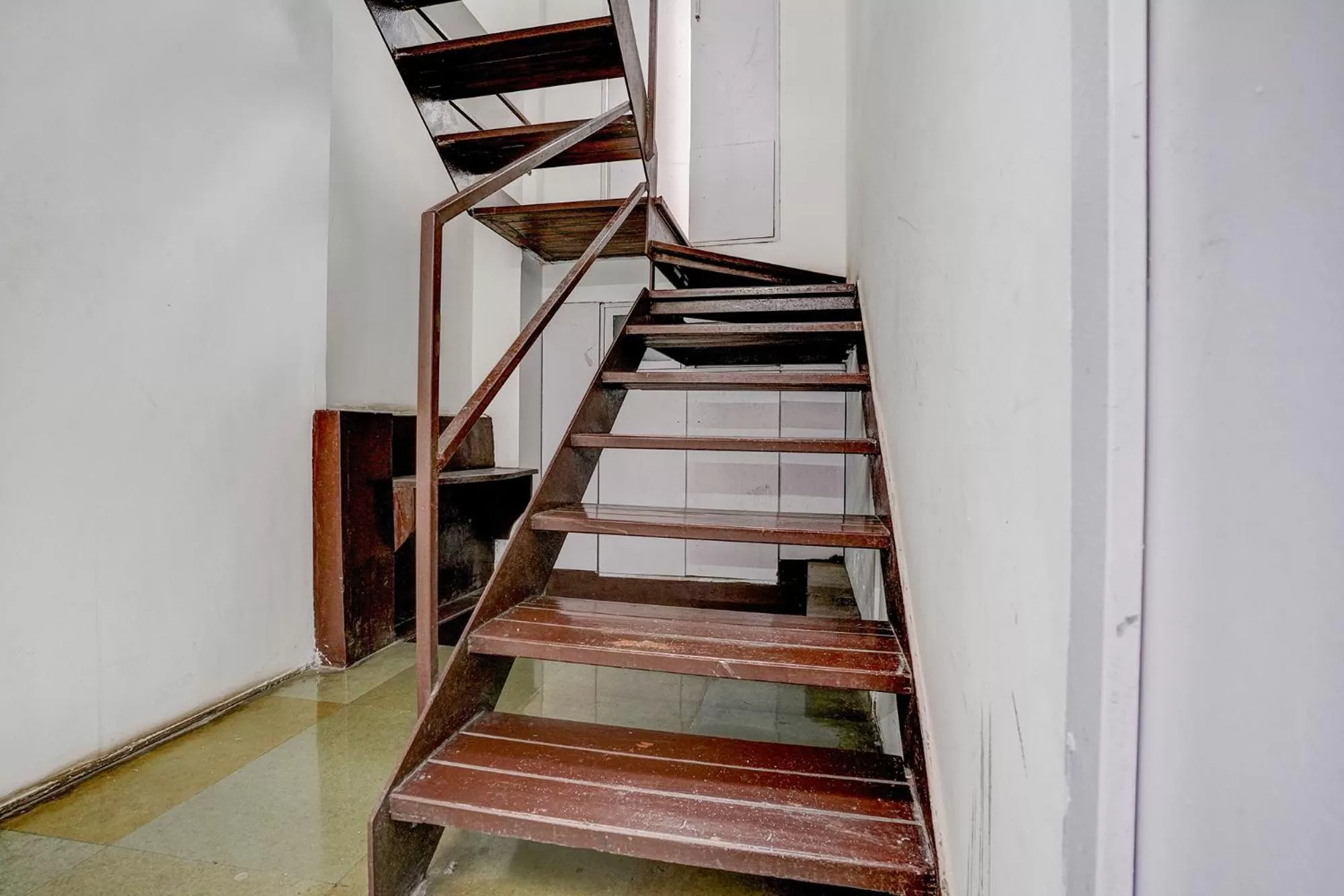Lobby or reception, Bunk Bed in FabHotel Vardhan House