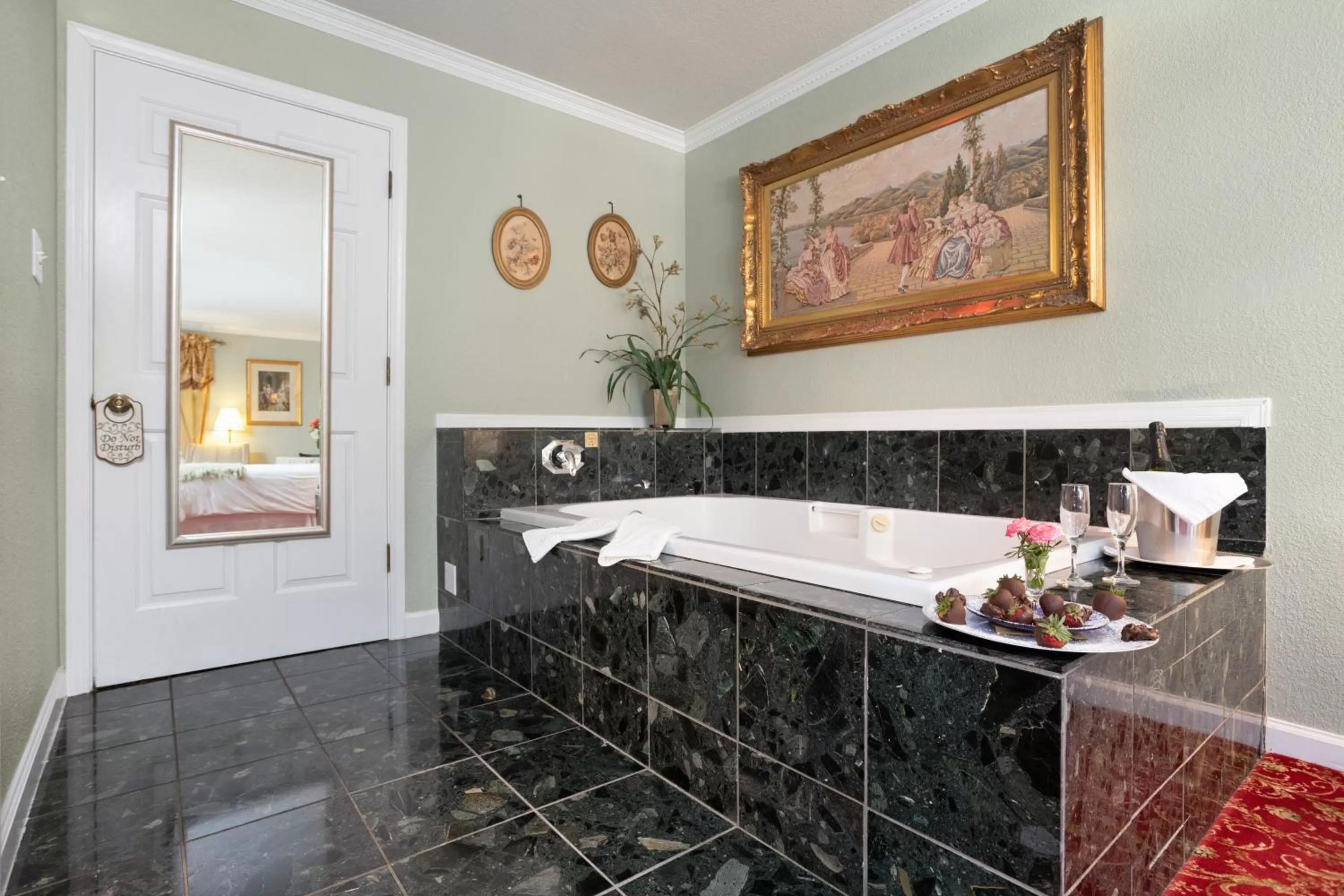 King Room with Spa Bath in Candlelight Inn Napa Valley