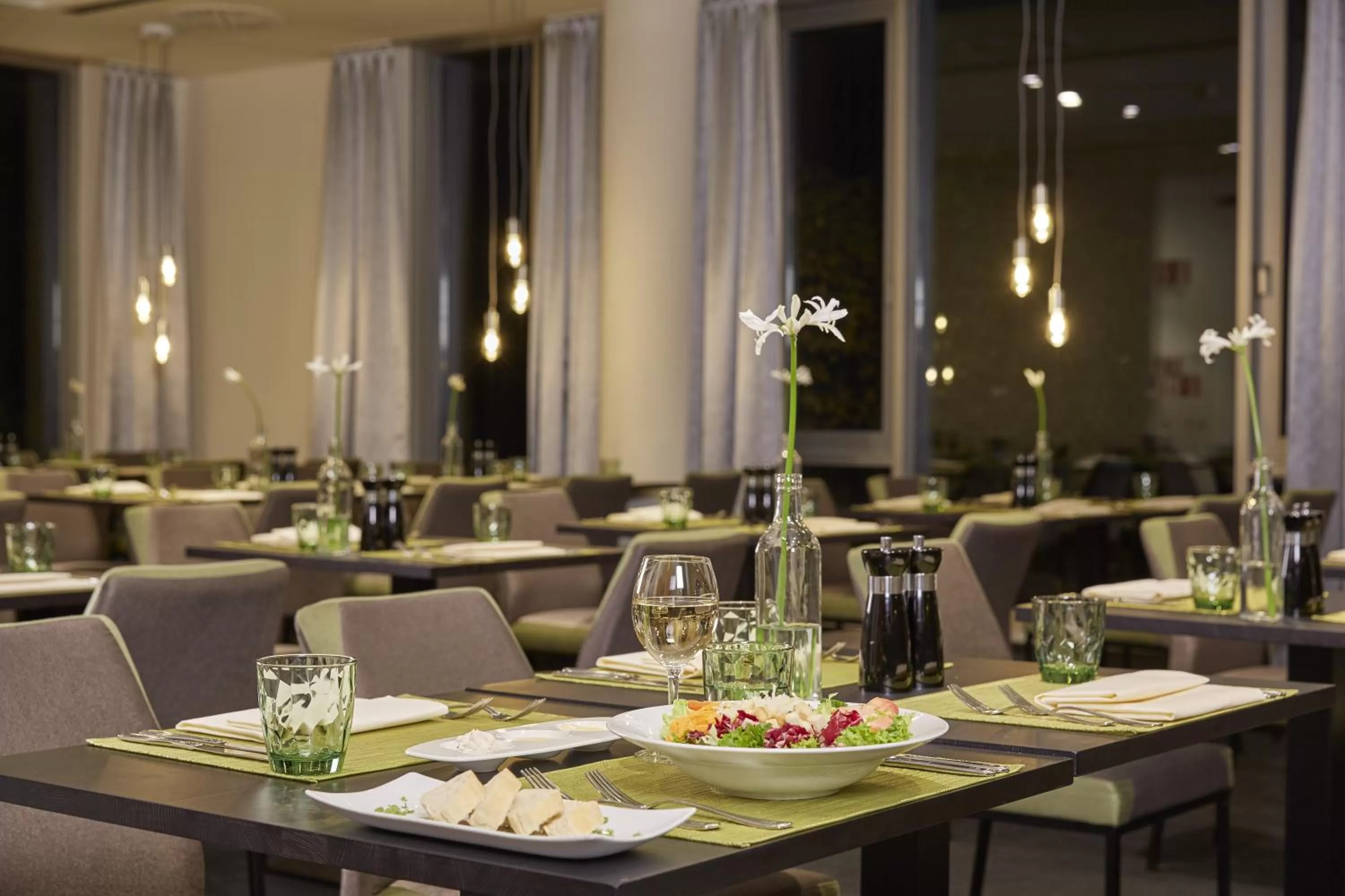 Restaurant/places to eat in H4 Hotel Kassel City, Trademark Collection by Wyndham