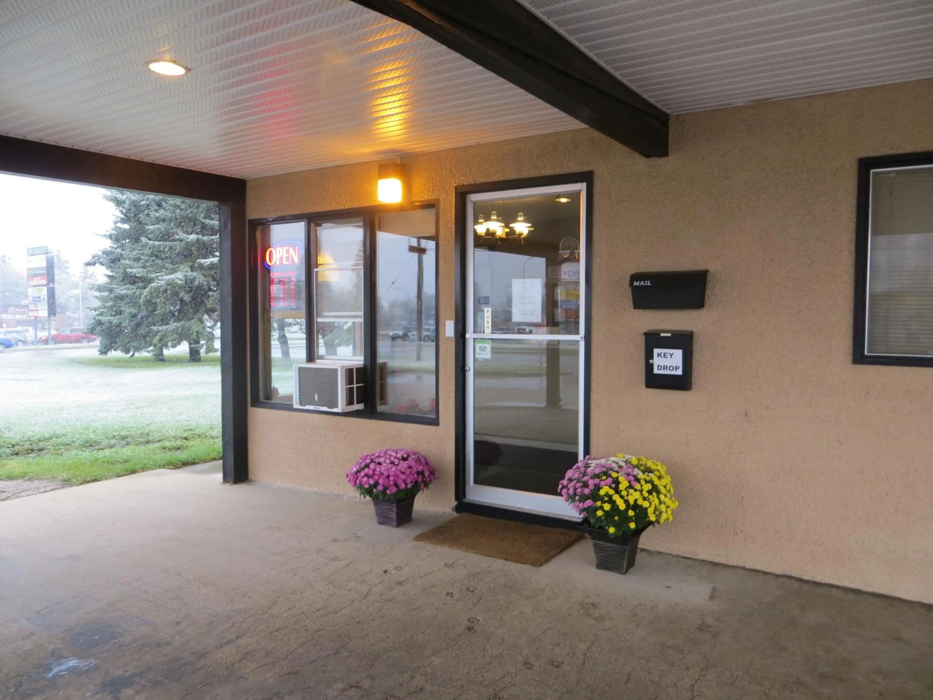 Property building in Siesta Motel