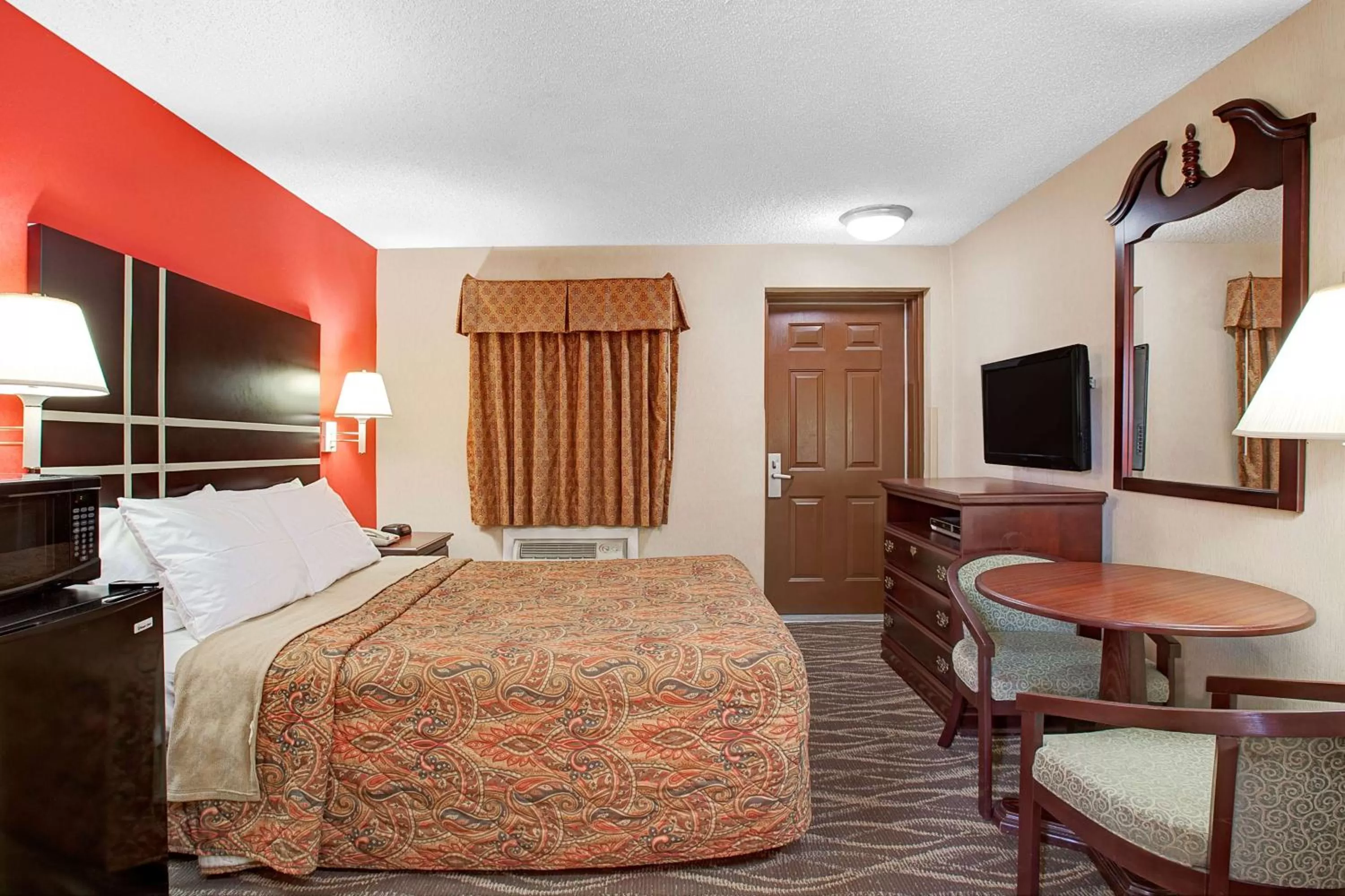 Deluxe King Room - Non-Smoking in Days Inn by Wyndham Ridgefield NJ