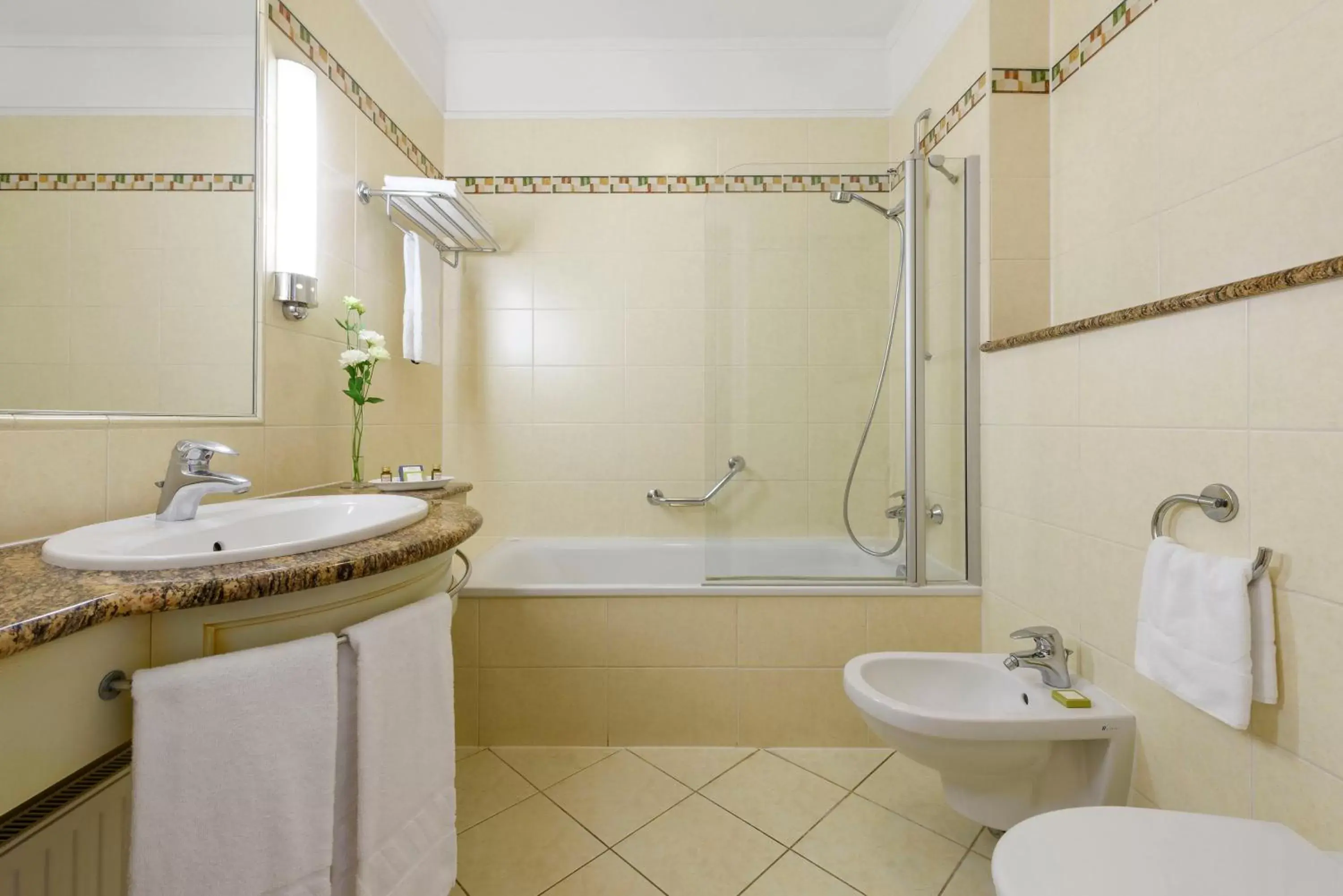 Classic Double Room in Danubius Hotel Astoria City Center Classic Double Room in Danubius Hotel Astoria City Center