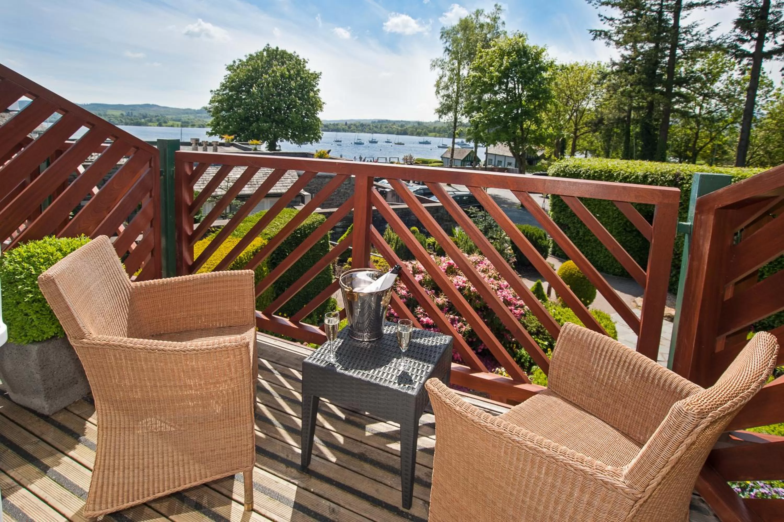 Lake view, Balcony/Terrace in Wateredge Inn- The Inn Collection Group