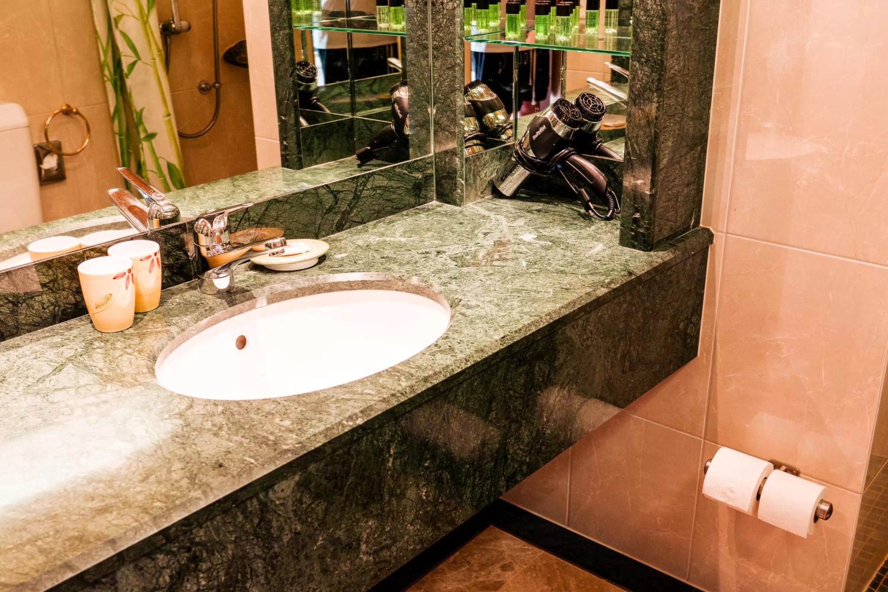 Bathroom in Hillsite Smart Hotel Flims