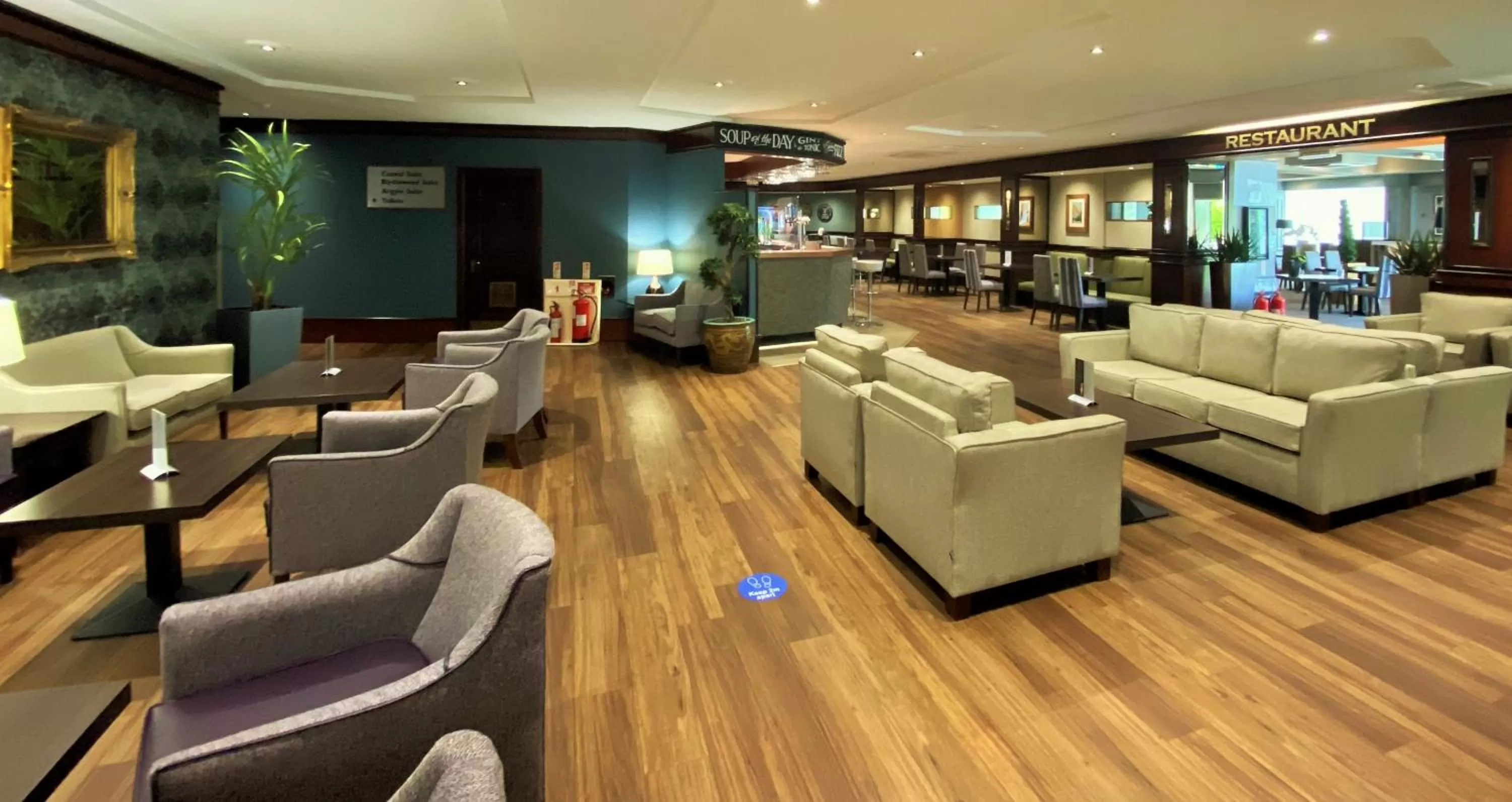 Lounge or bar in Normandy Hotel (Near Glasgow Airport)