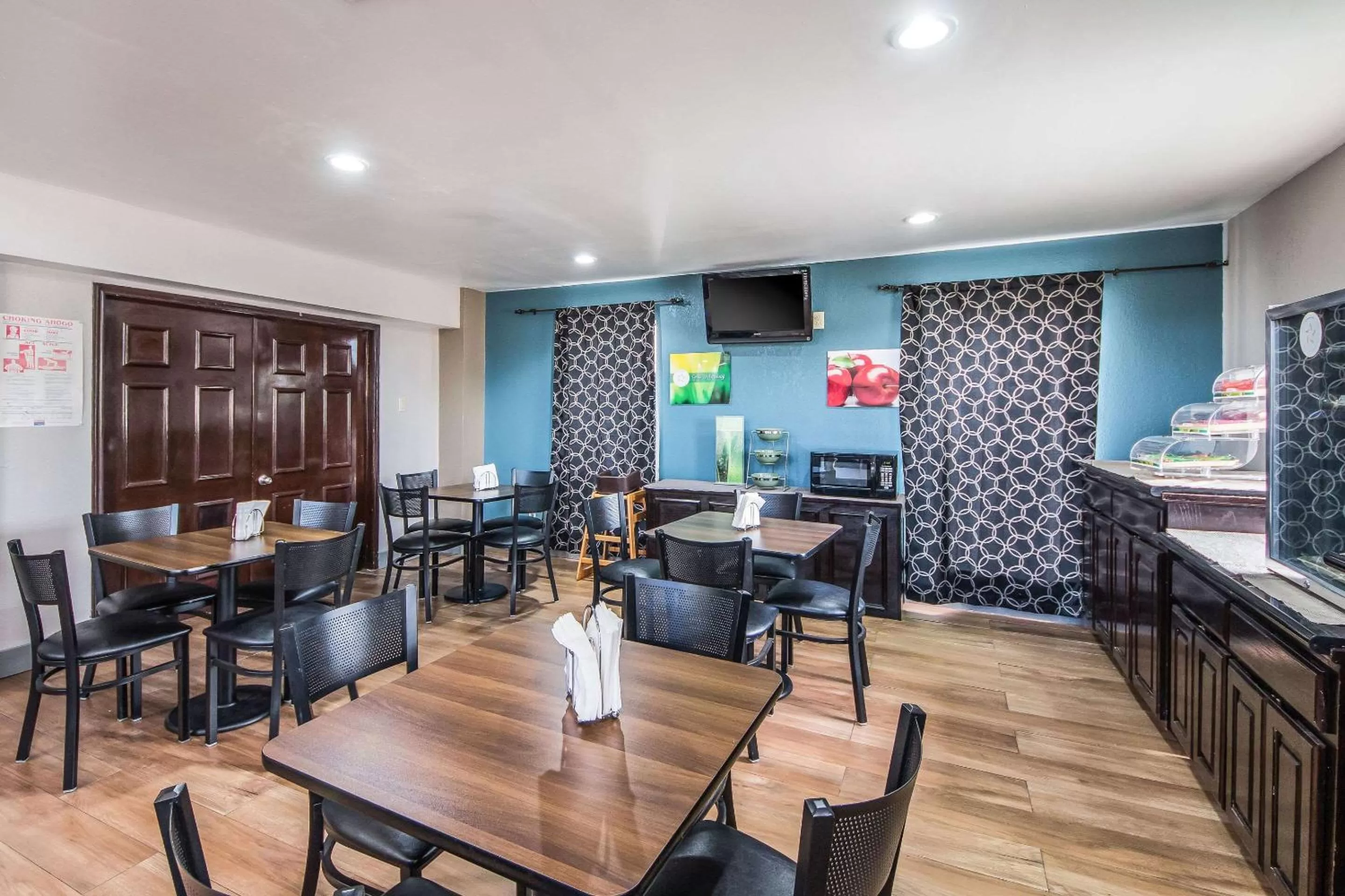 Restaurant/places to eat in Quality Inn Medical Center