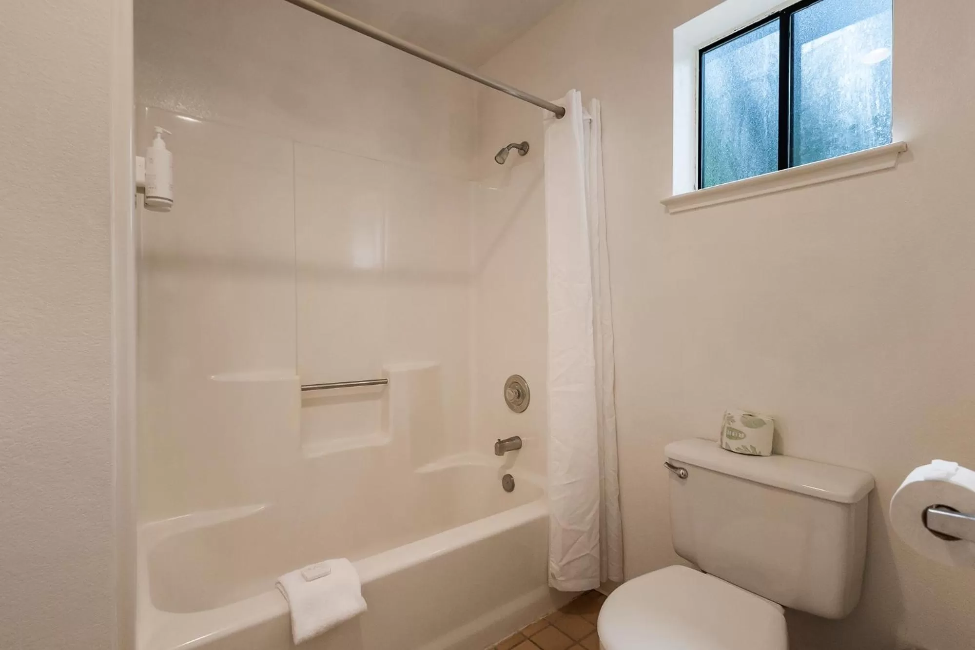 Shower in Northern Queen Inn