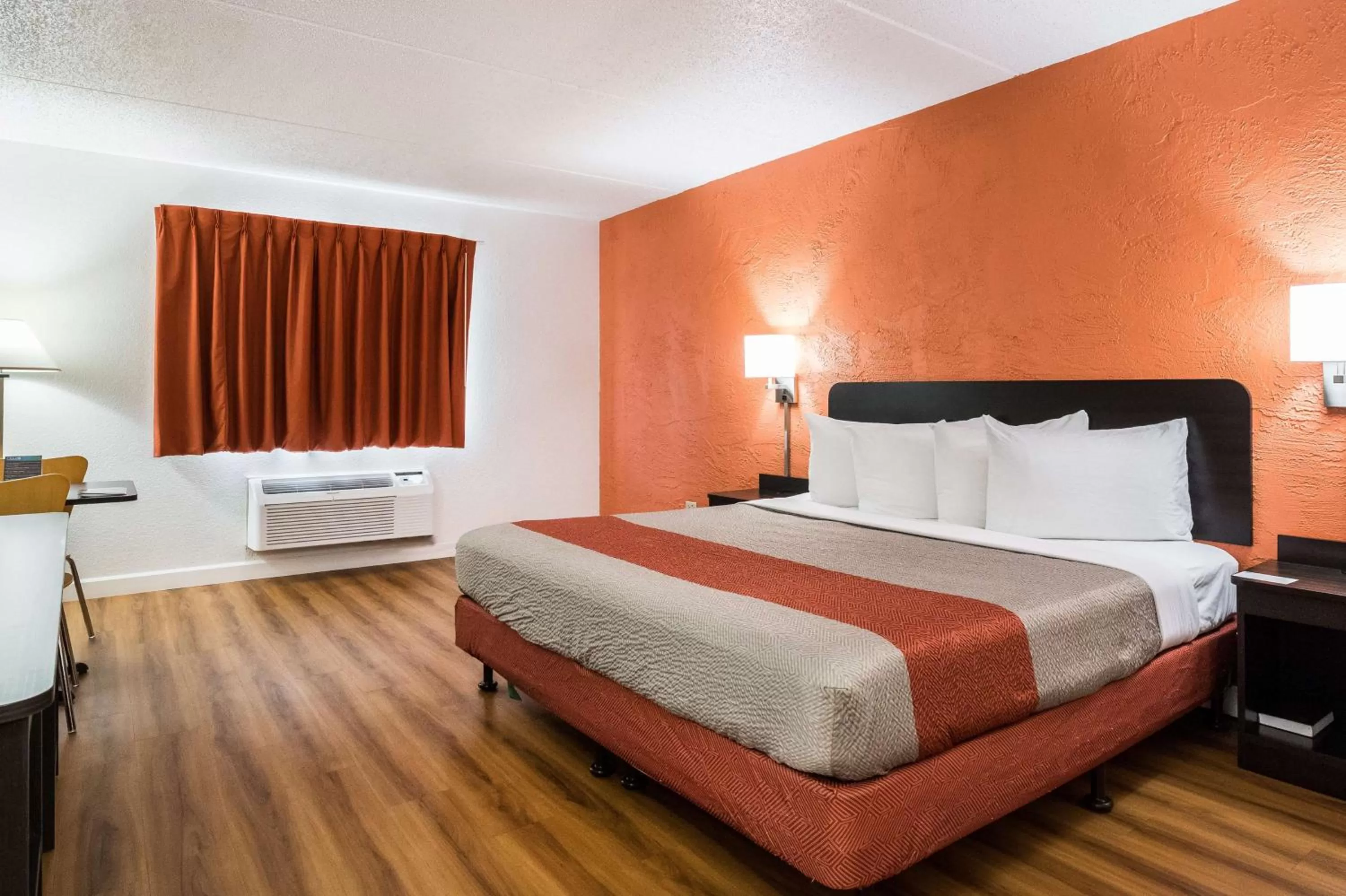 Bedroom, Bed in Motel 6-Prospect Heights, IL