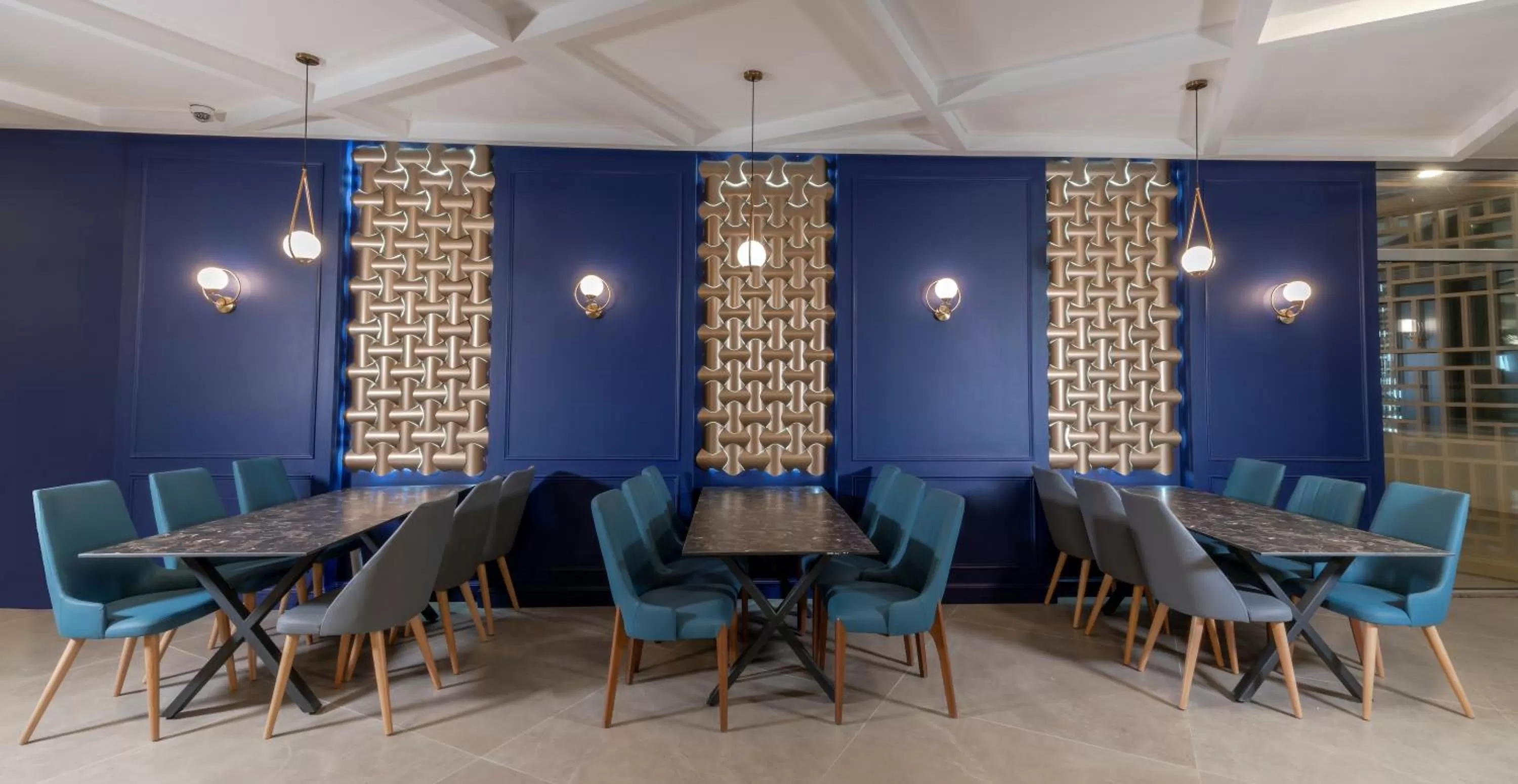 Restaurant/places to eat in Nishan Hotel