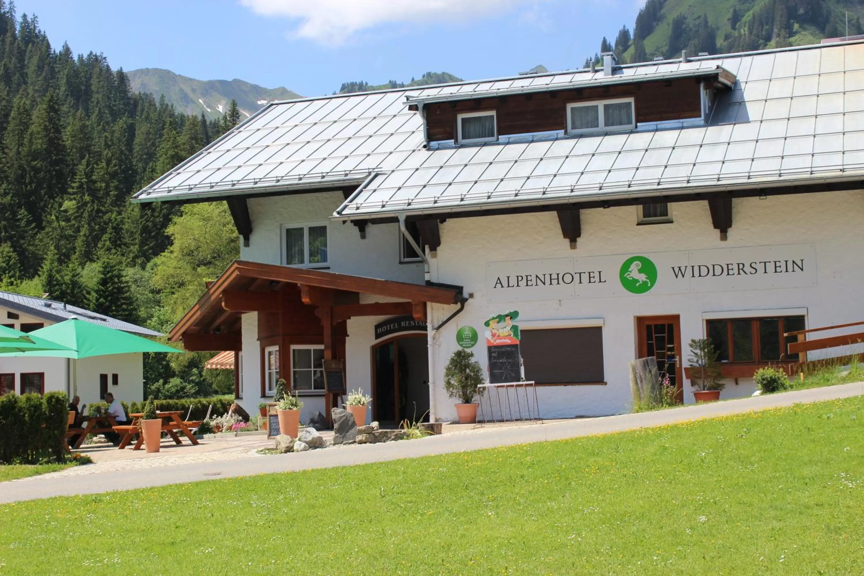 Facade/entrance in Alpenhotel Widderstein