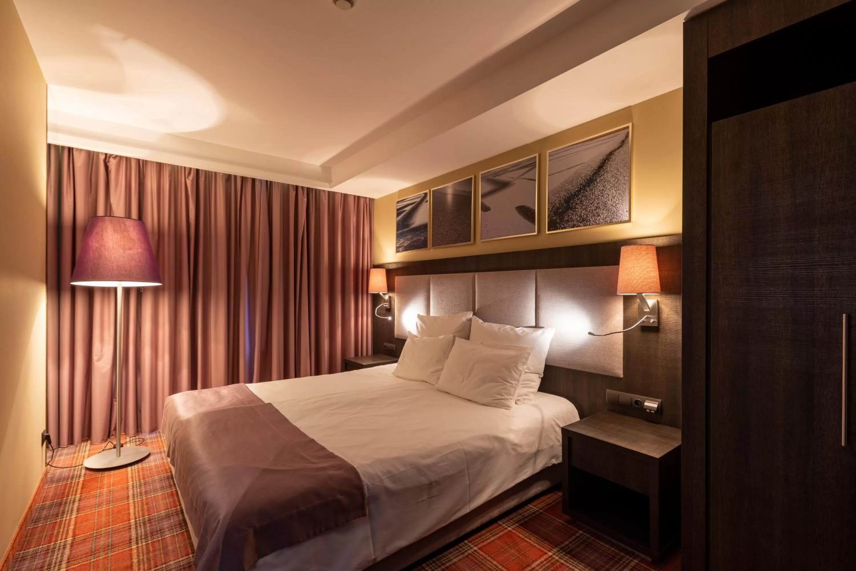 Bed in Bristol Art & Medical SPA