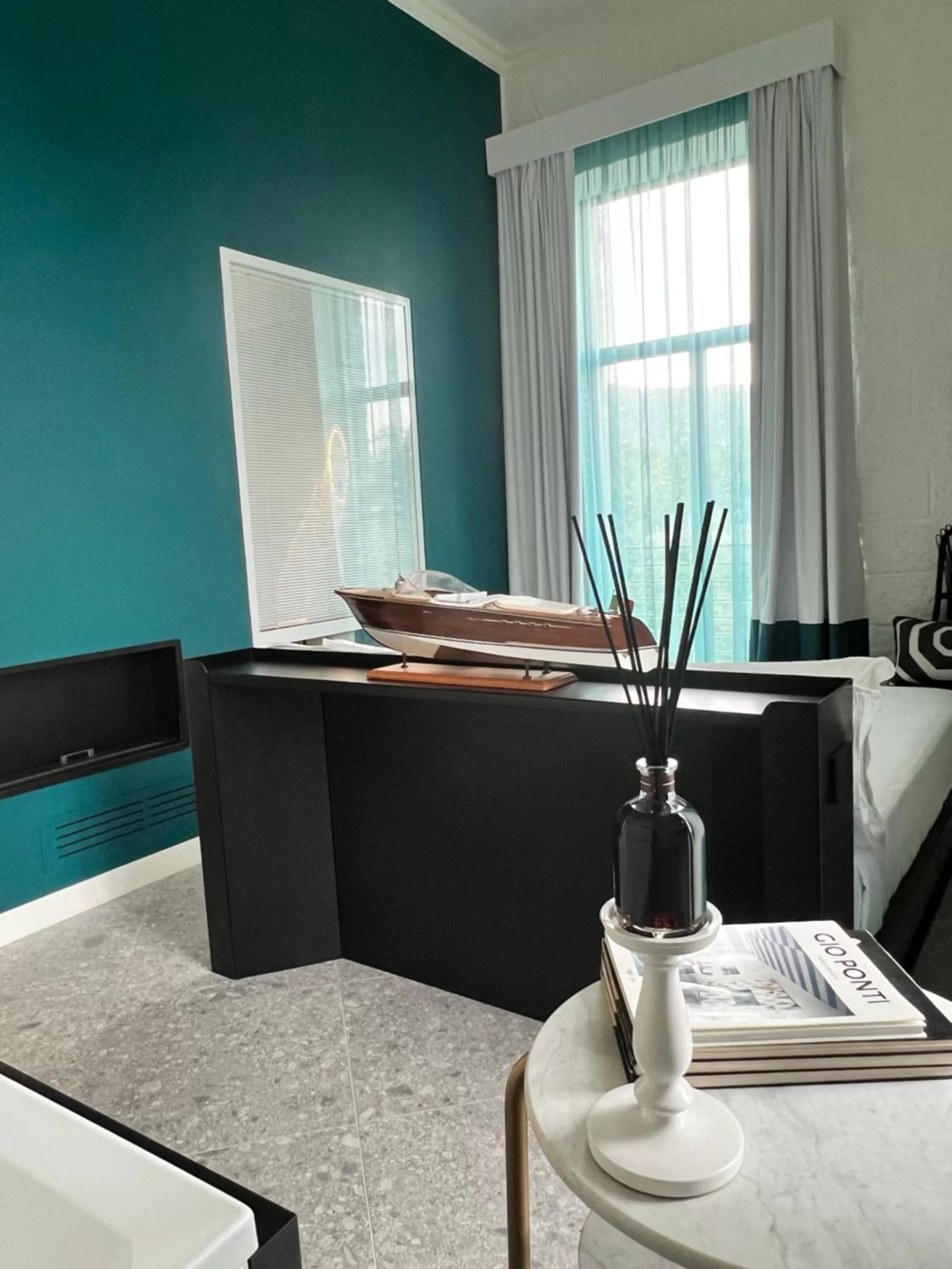 TV/Entertainment Center in Mille912 relais