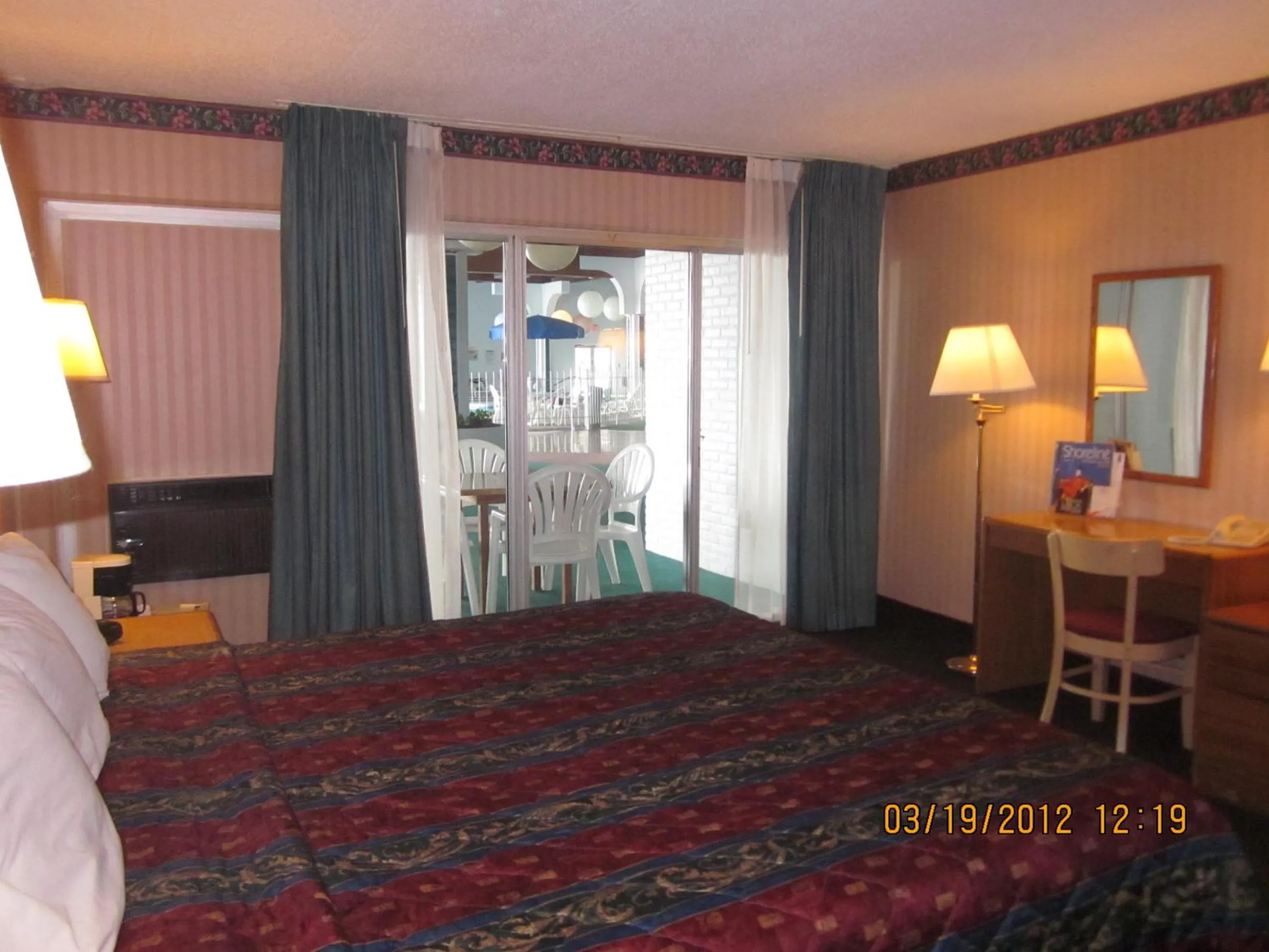 Day, Bed in Howard Johnson by Wyndham Saint Joseph Benton Harbor