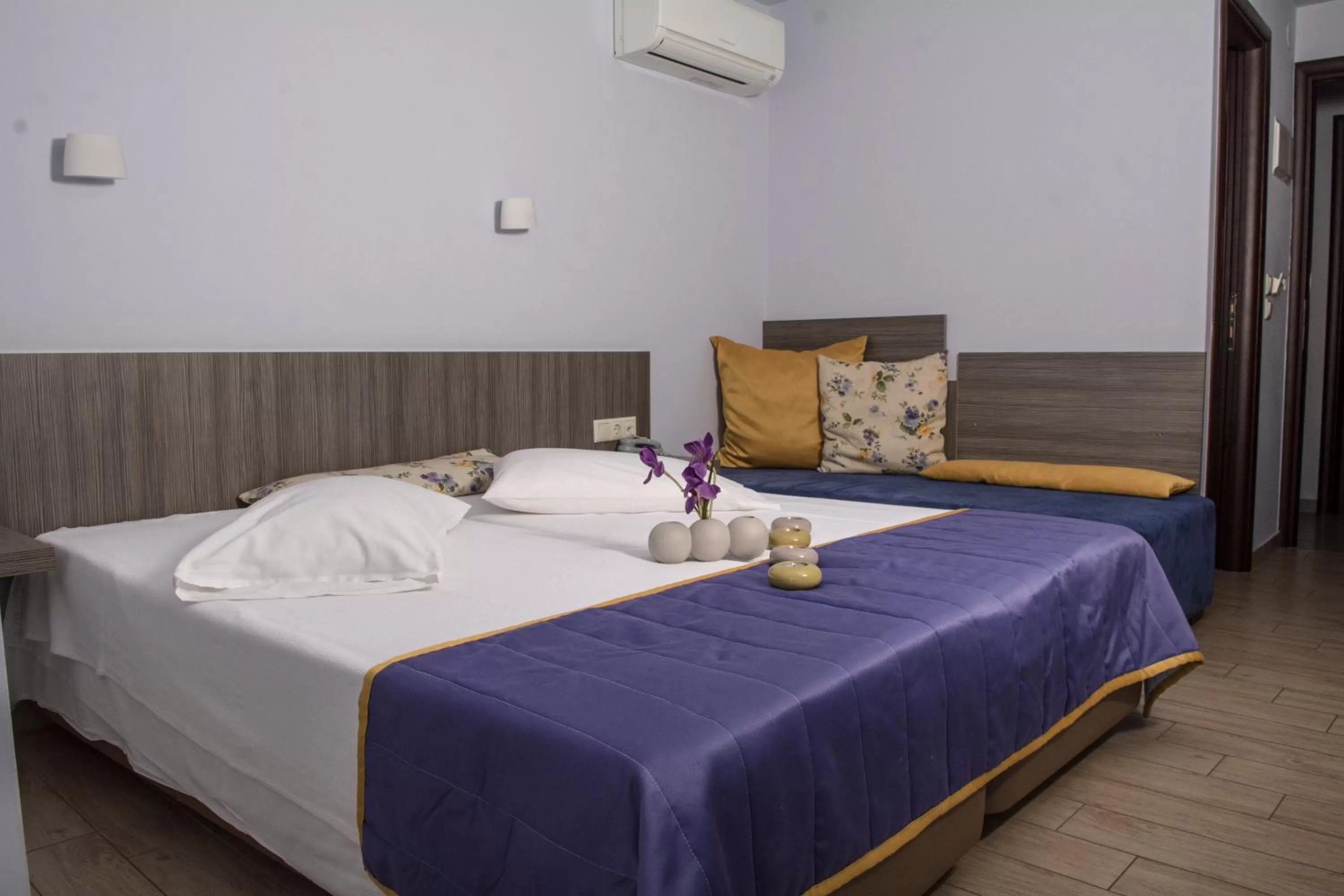 Bed in Hotel Olympos