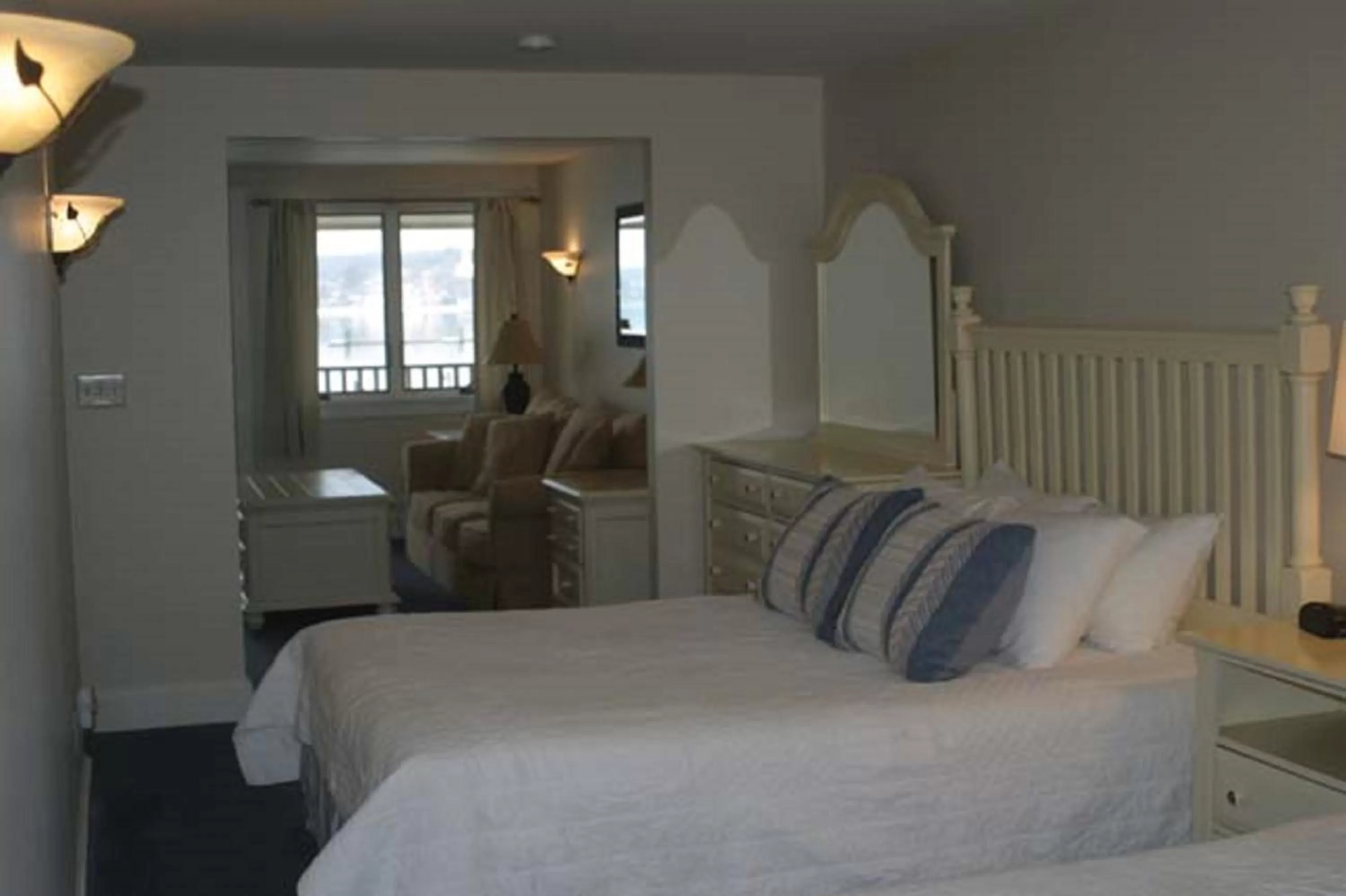 Bed in Sheepscot Harbour Village Resort