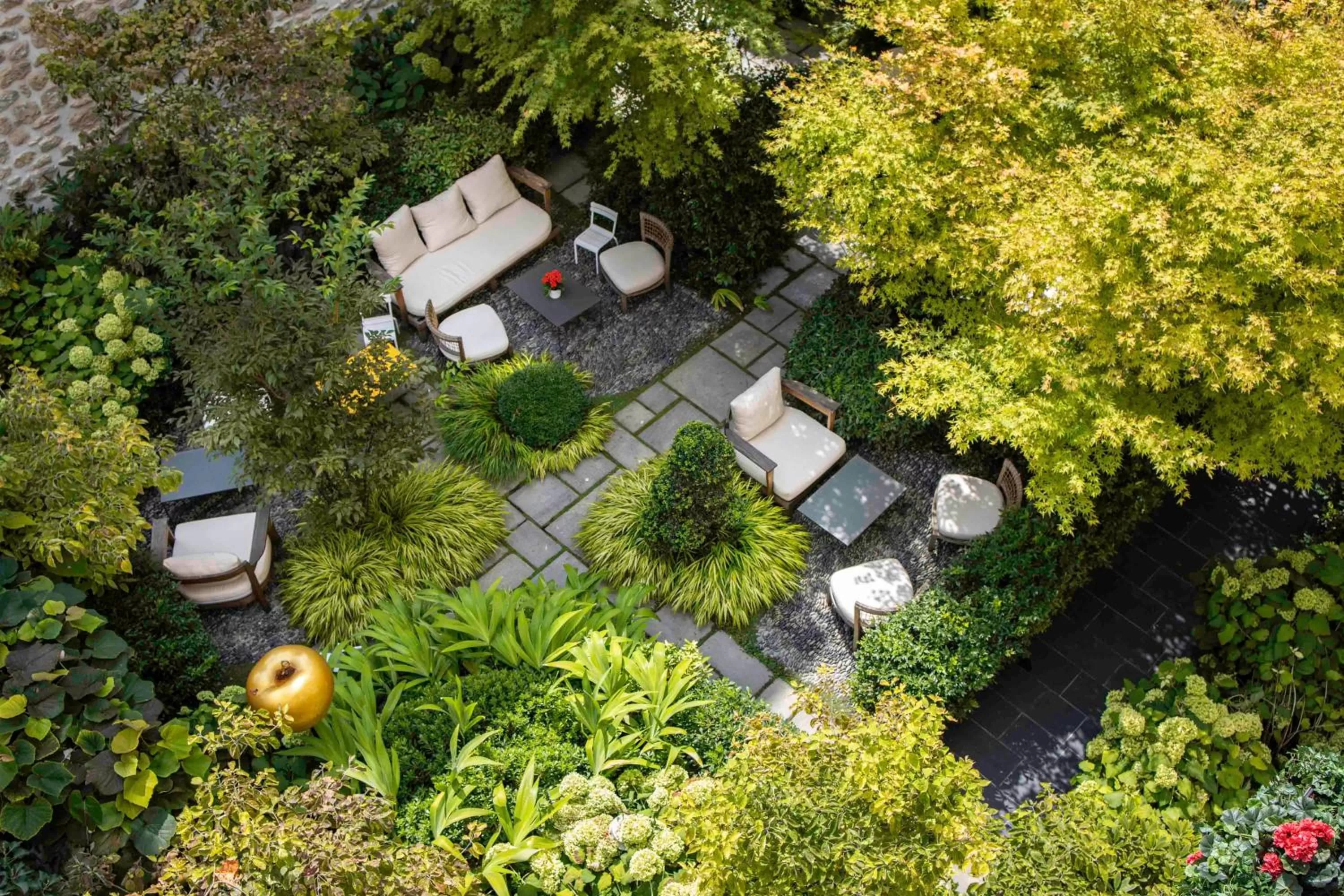 Garden in Hôtel Regent's Garden - Astotel